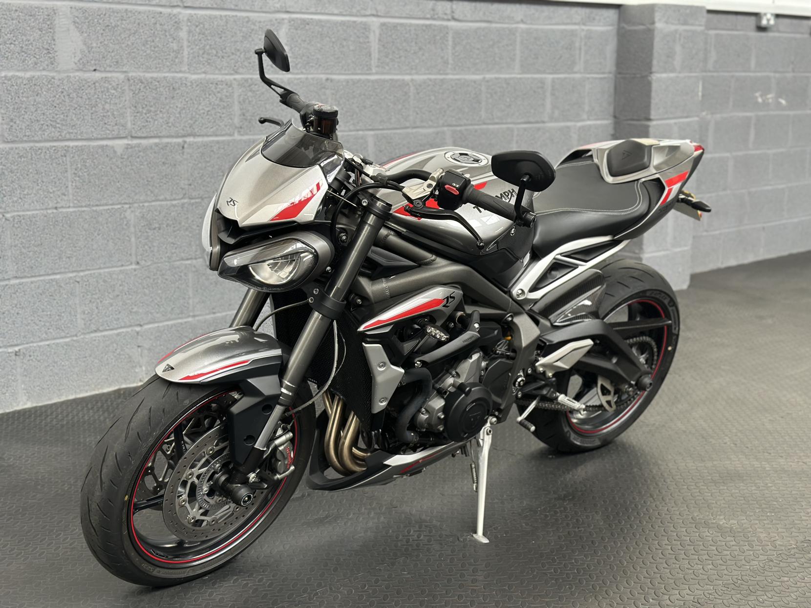 Triumph Street Triple 765 765 RS Naked Petrol Manual X-ring Euro 5 (124 ps)