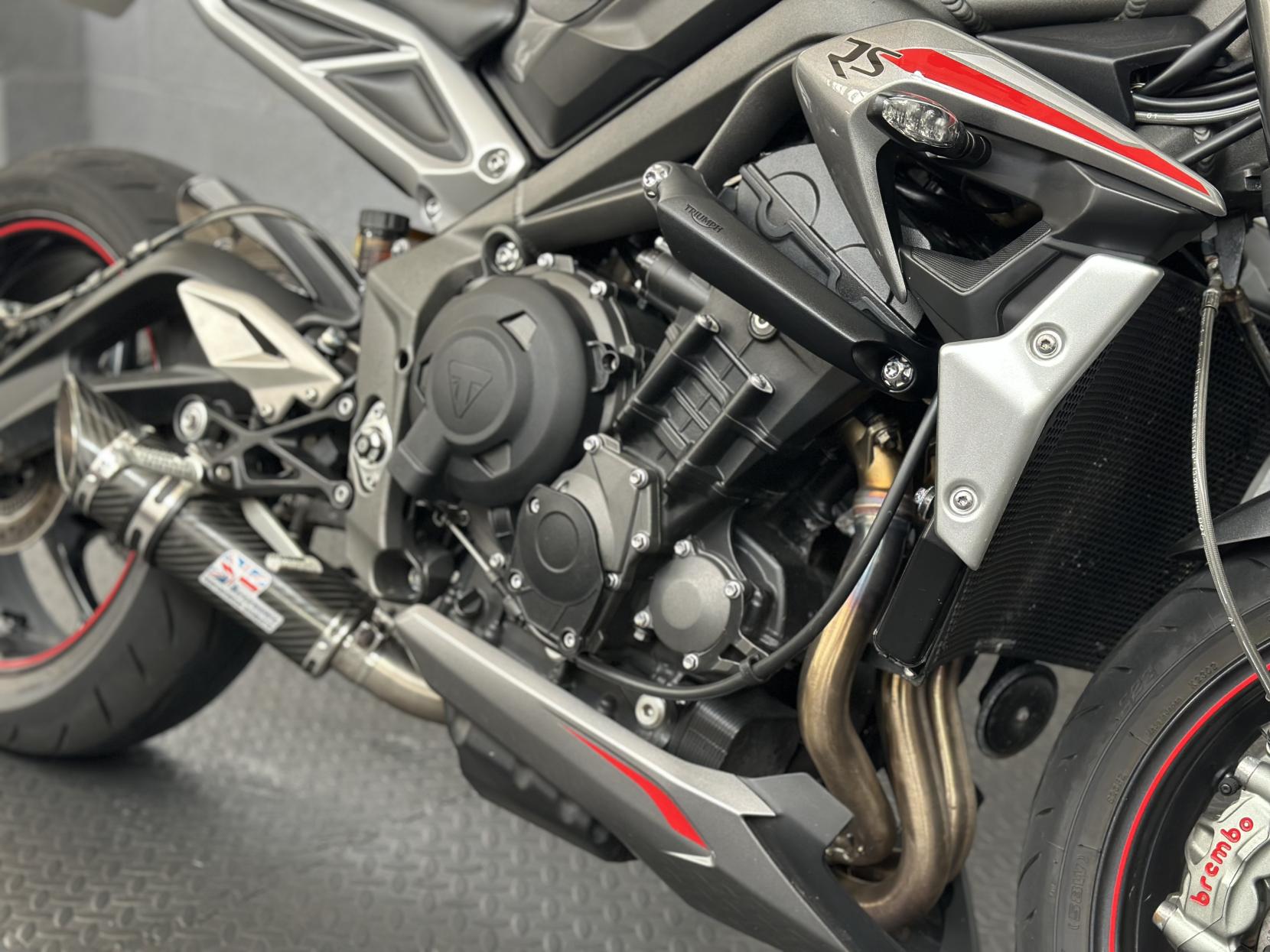 Triumph Street Triple 765 765 RS Naked Petrol Manual X-ring Euro 5 (124 ps)