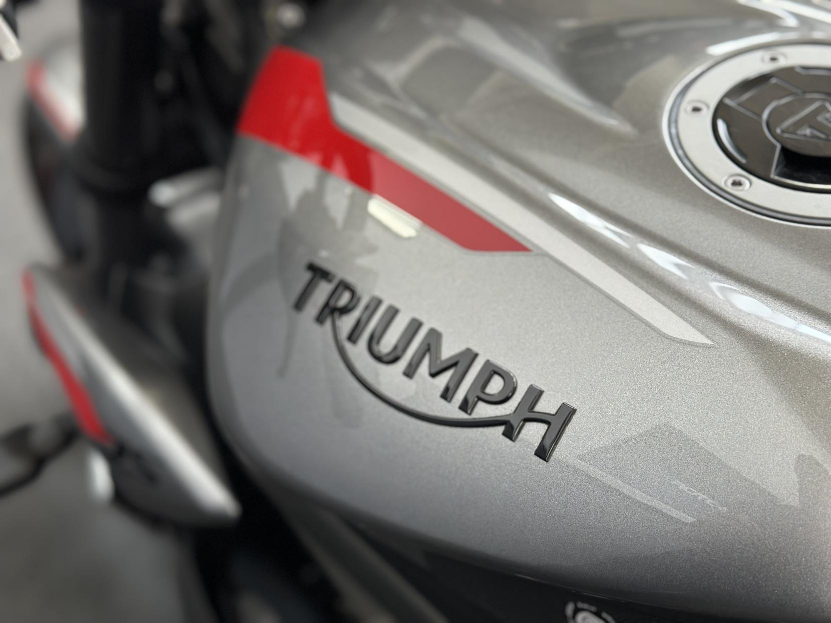 Triumph Street Triple 765 765 RS Naked Petrol Manual X-ring Euro 5 (124 ps)