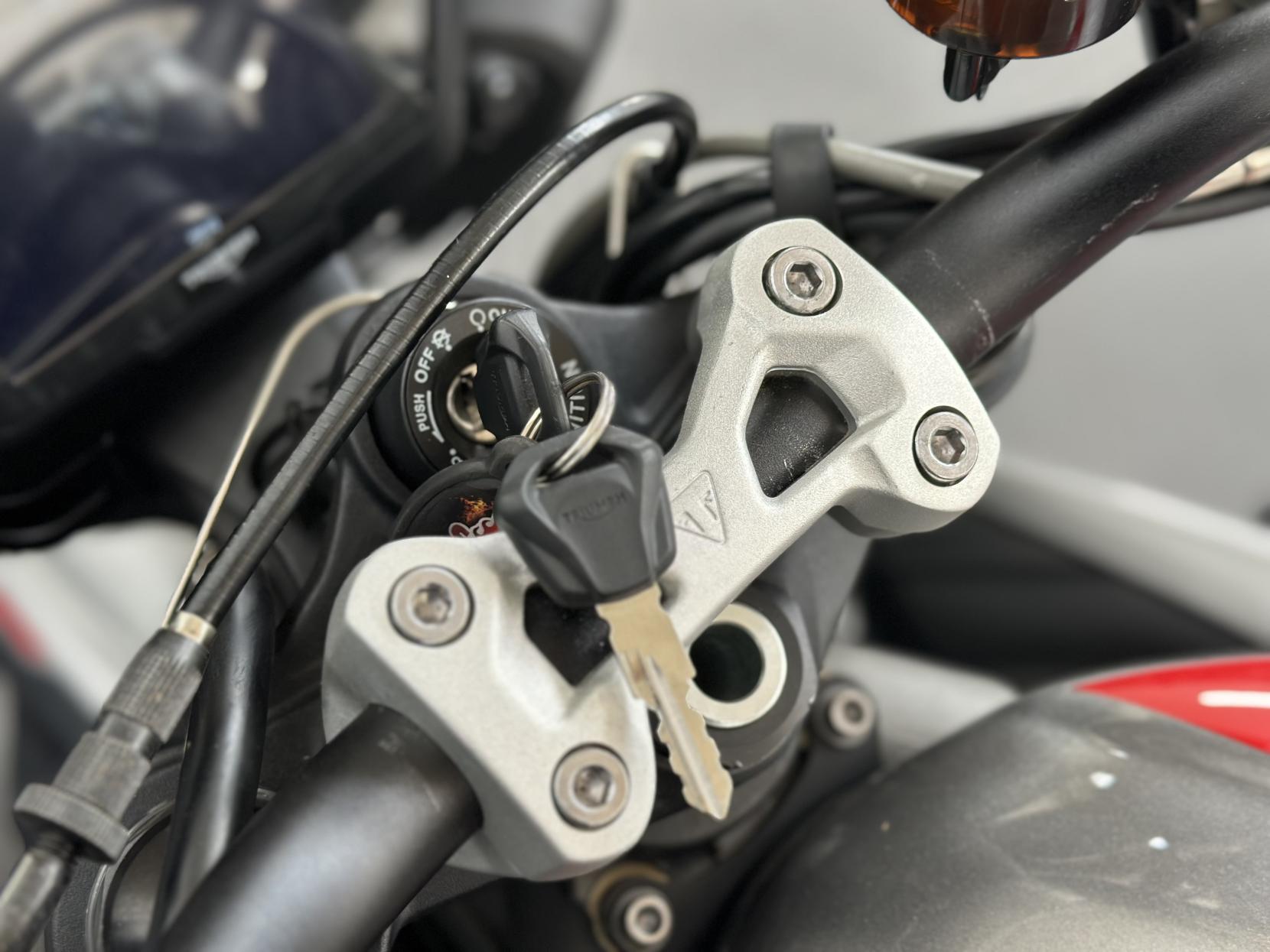 Triumph Street Triple 765 765 RS Naked Petrol Manual X-ring Euro 5 (124 ps)