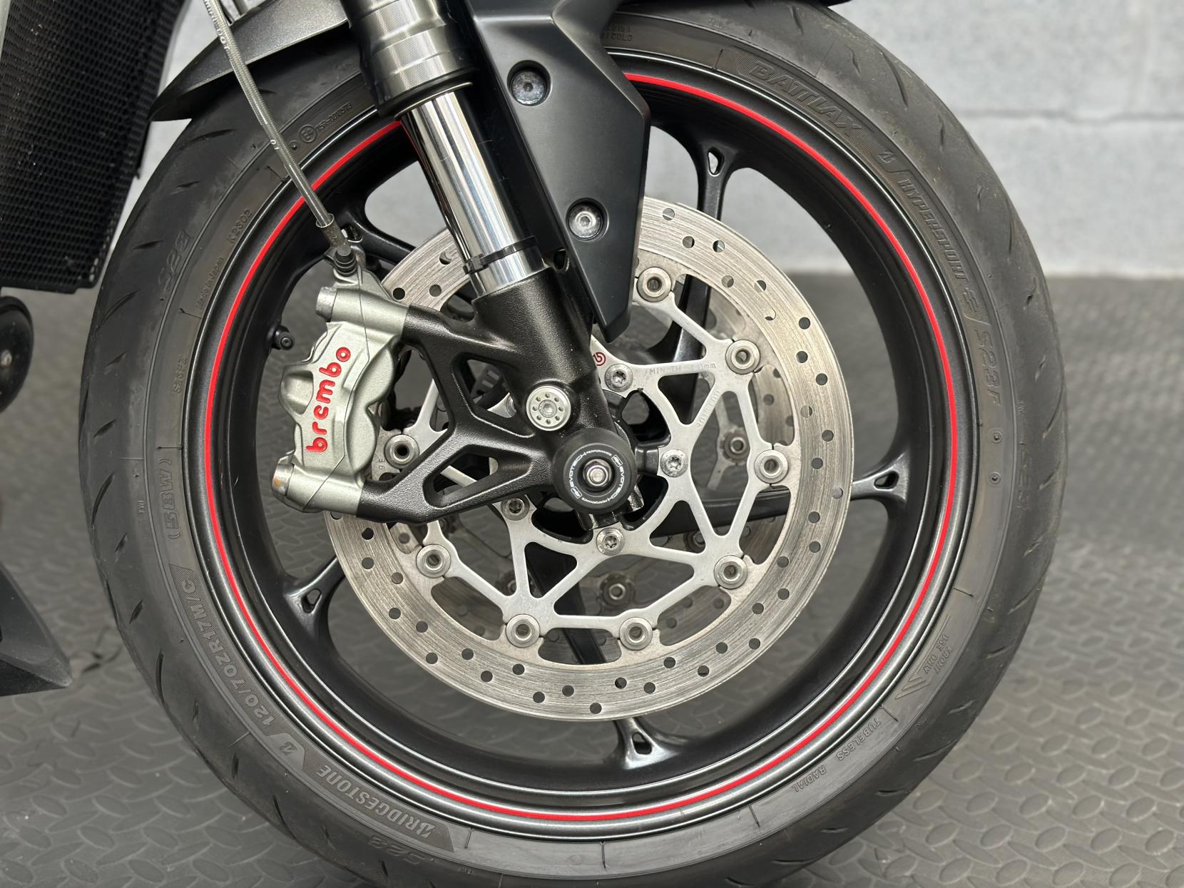 Triumph Street Triple 765 765 RS Naked Petrol Manual X-ring Euro 5 (124 ps)
