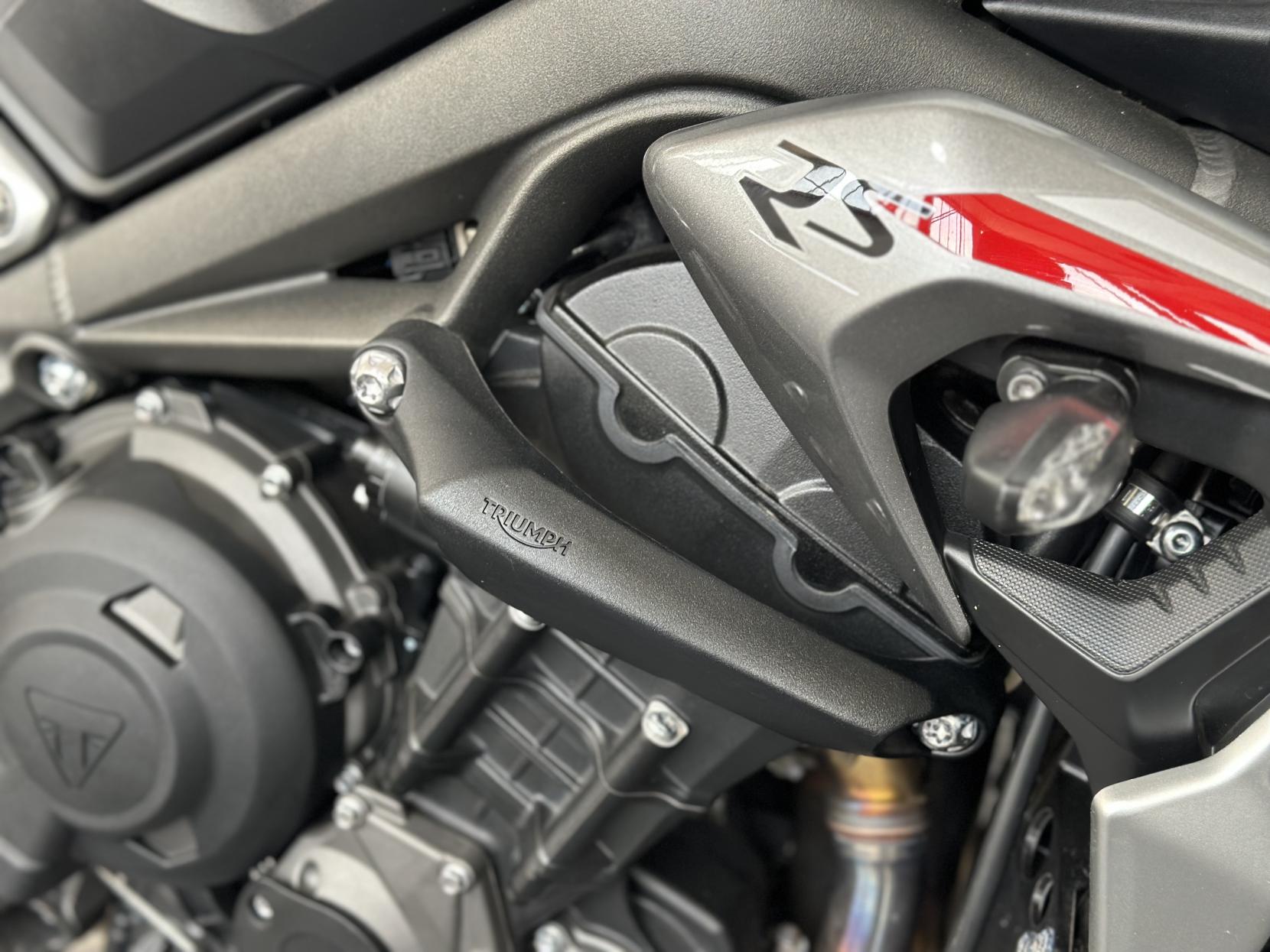Triumph Street Triple 765 765 RS Naked Petrol Manual X-ring Euro 5 (124 ps)