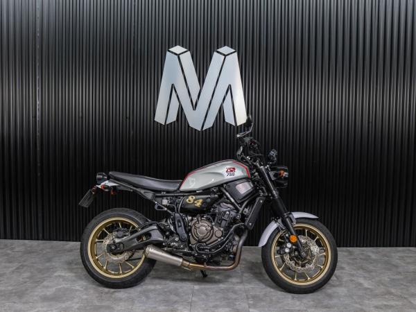 Yamaha XSR700 700 Xtribute Roadster/Retro Petrol Manual Euro 4 (75 ps)