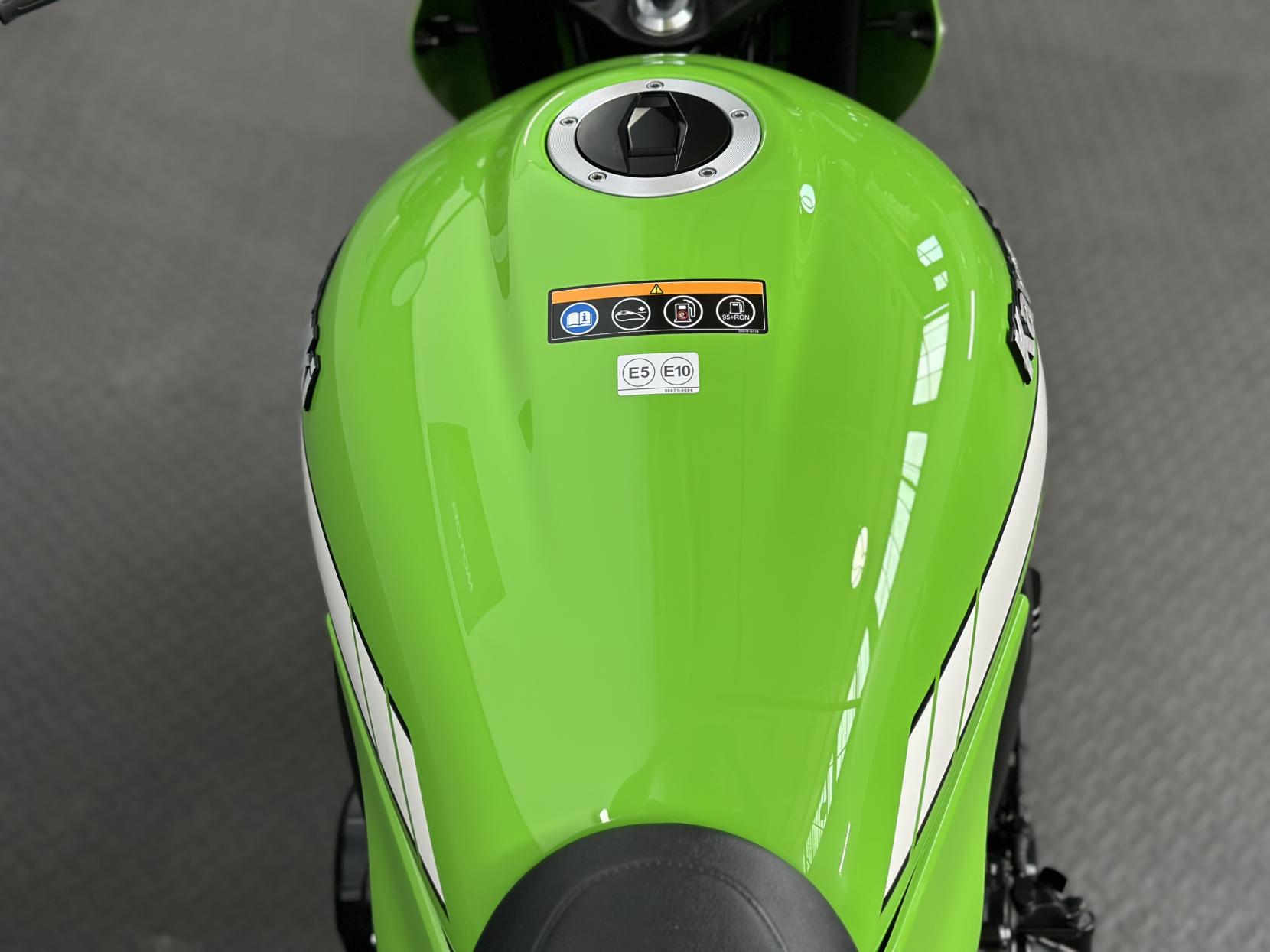 Kawasaki Z900 RS Café 900 Modern Classic Petrol Manual Euro 4 (111 ps)