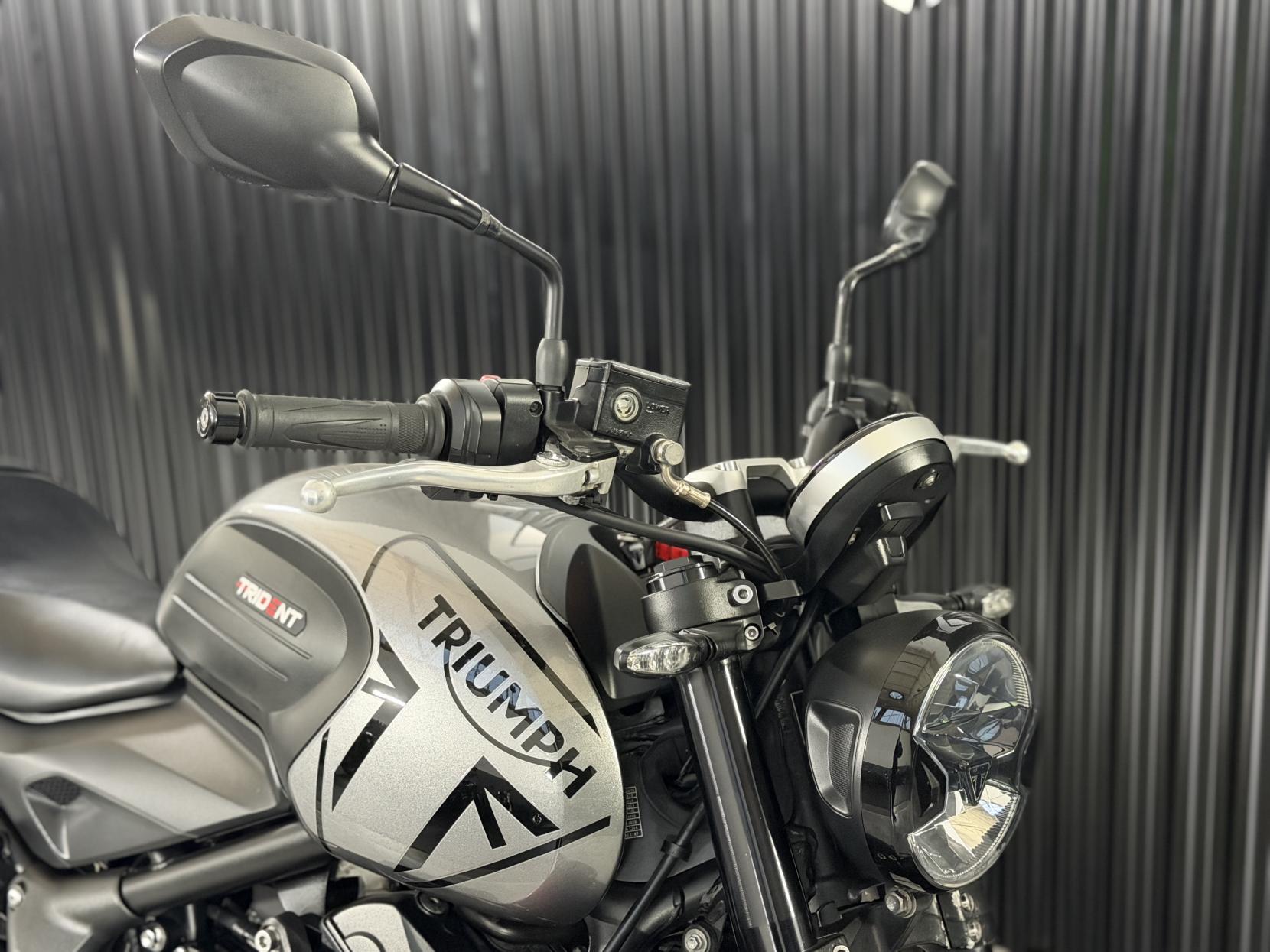 Triumph Trident 660 660 Roadster/Retro Petrol Manual X-ring Euro 5 (82 ps)