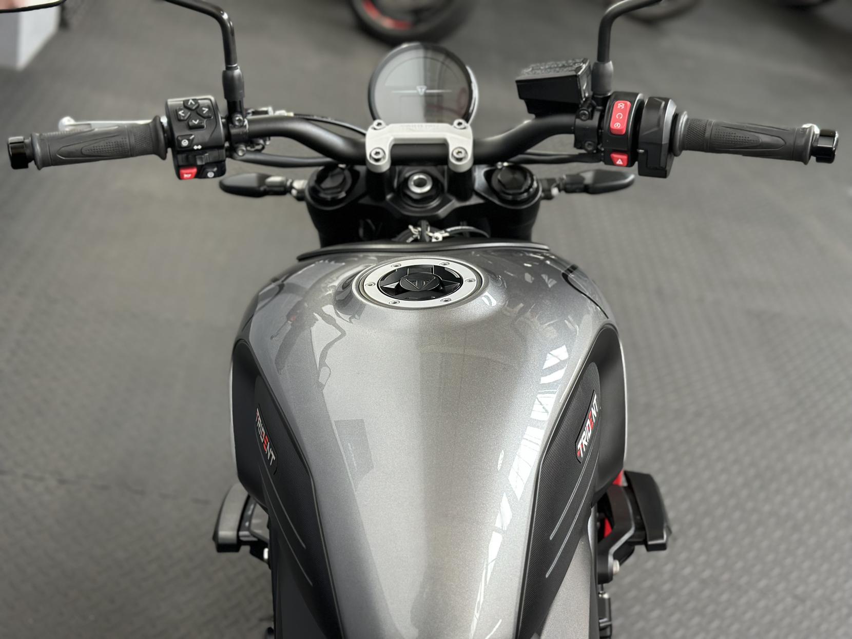 Triumph Trident 660 660 Roadster/Retro Petrol Manual X-ring Euro 5 (82 ps)