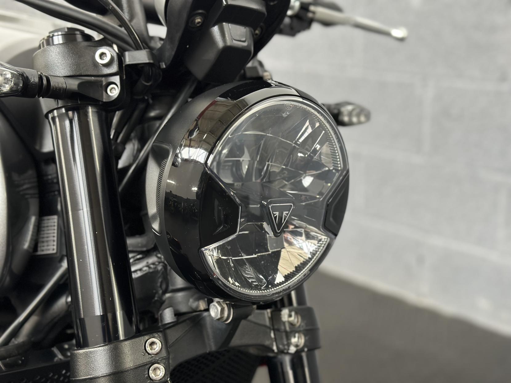 Triumph Trident 660 660 Roadster/Retro Petrol Manual X-ring Euro 5 (82 ps)