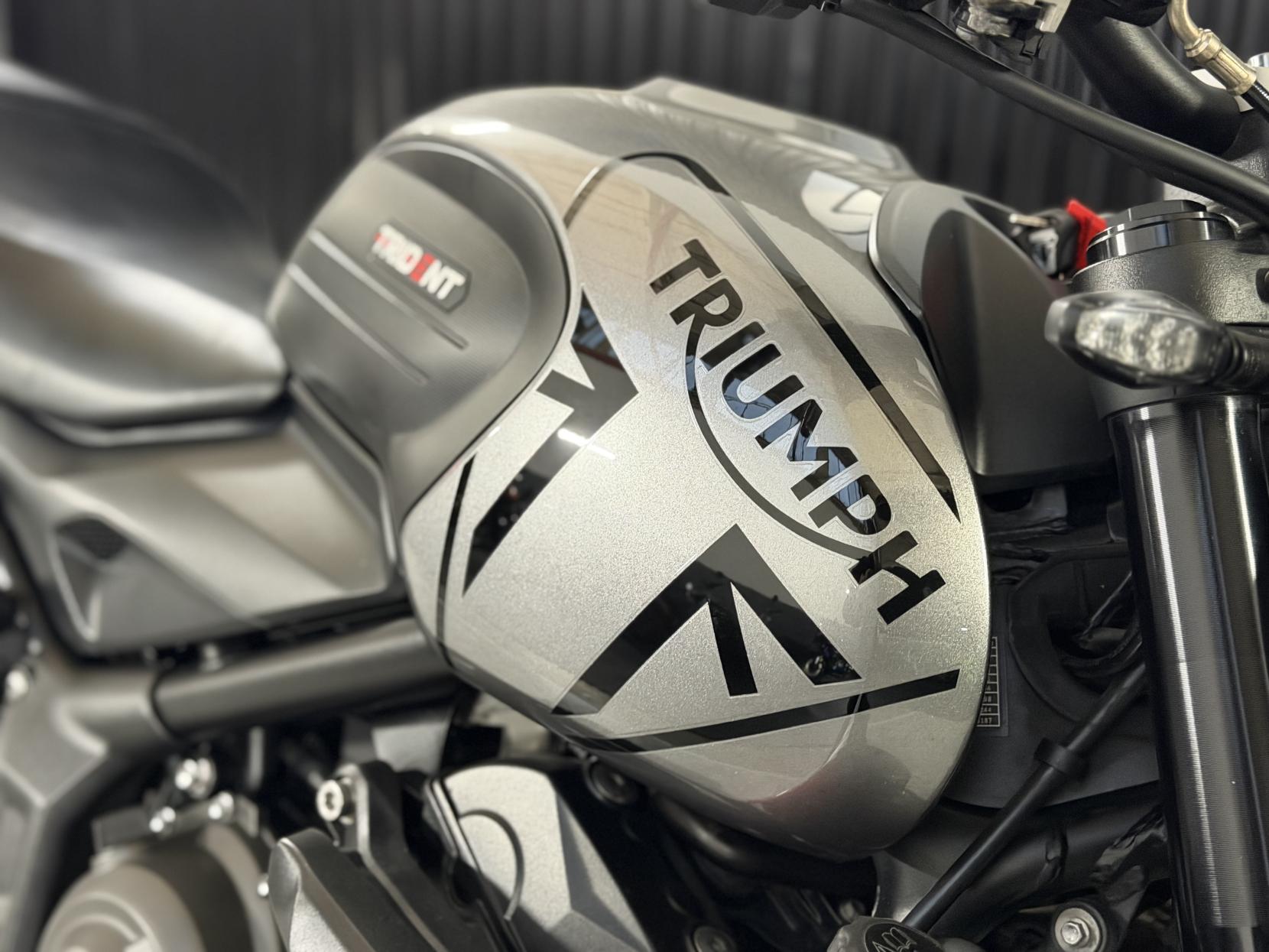 Triumph Trident 660 660 Roadster/Retro Petrol Manual X-ring Euro 5 (82 ps)