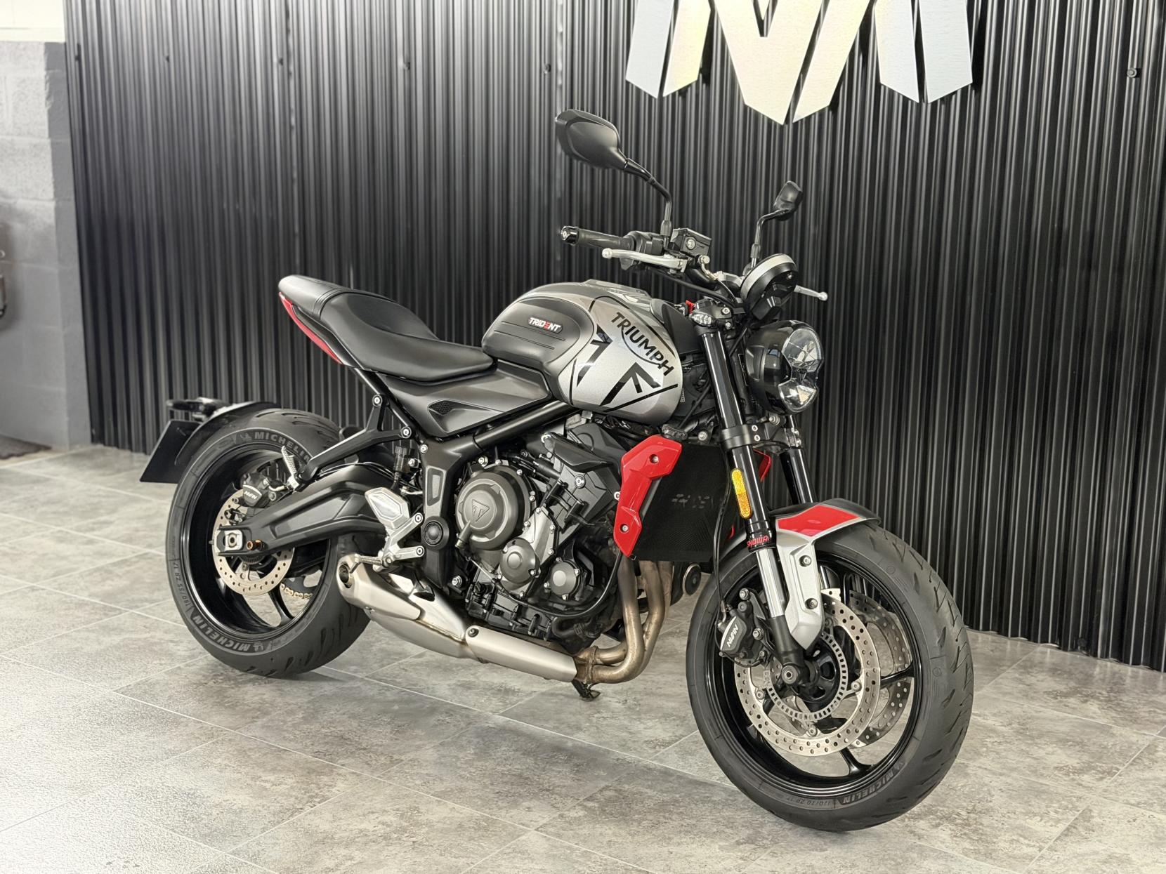 Triumph Trident 660 660 Roadster/Retro Petrol Manual X-ring Euro 5 (82 ps)