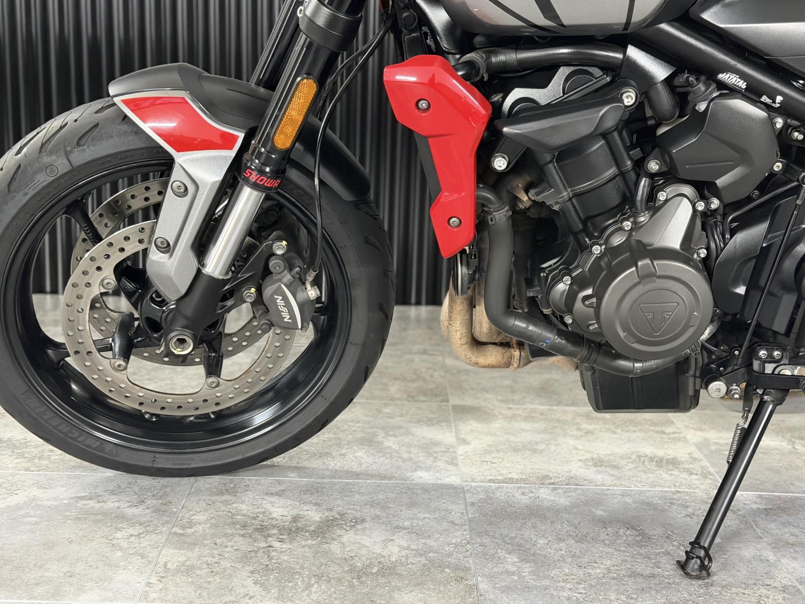 Triumph Trident 660 660 Roadster/Retro Petrol Manual X-ring Euro 5 (82 ps)