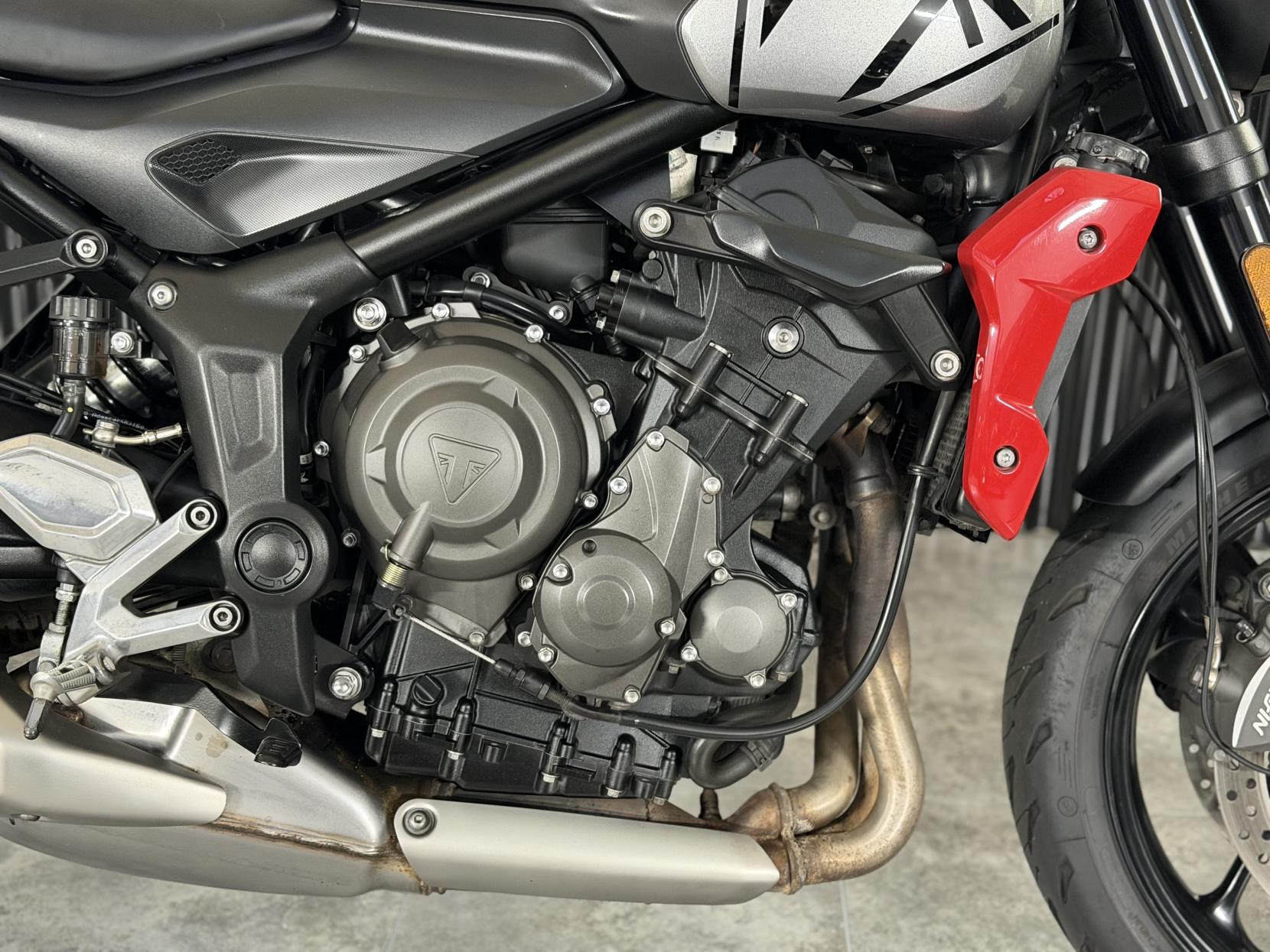 Triumph Trident 660 660 Roadster/Retro Petrol Manual X-ring Euro 5 (82 ps)