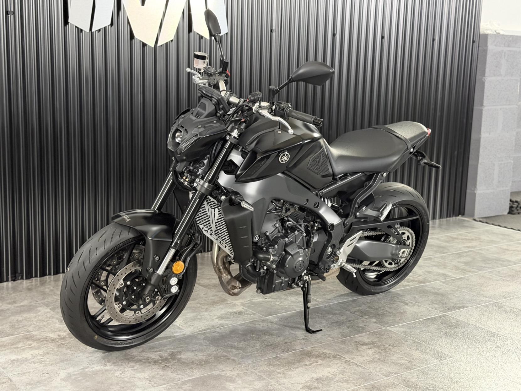 Yamaha MT-09 900 Hyper-naked Petrol Manual Euro 5 (119 ps)