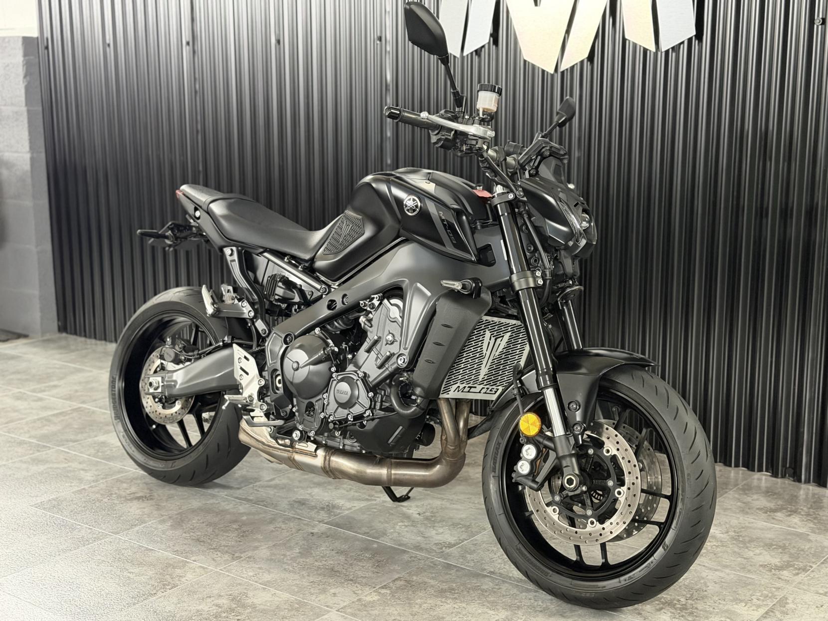 Yamaha MT-09 900 Hyper-naked Petrol Manual Euro 5 (119 ps)