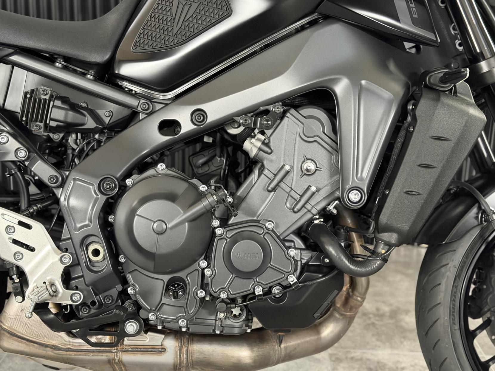 Yamaha MT-09 900 Hyper-naked Petrol Manual Euro 5 (119 ps)