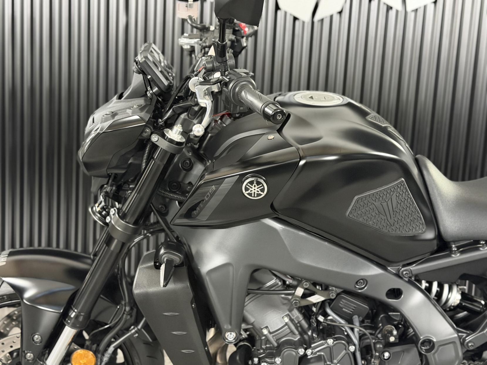 Yamaha MT-09 900 Hyper-naked Petrol Manual Euro 5 (119 ps)