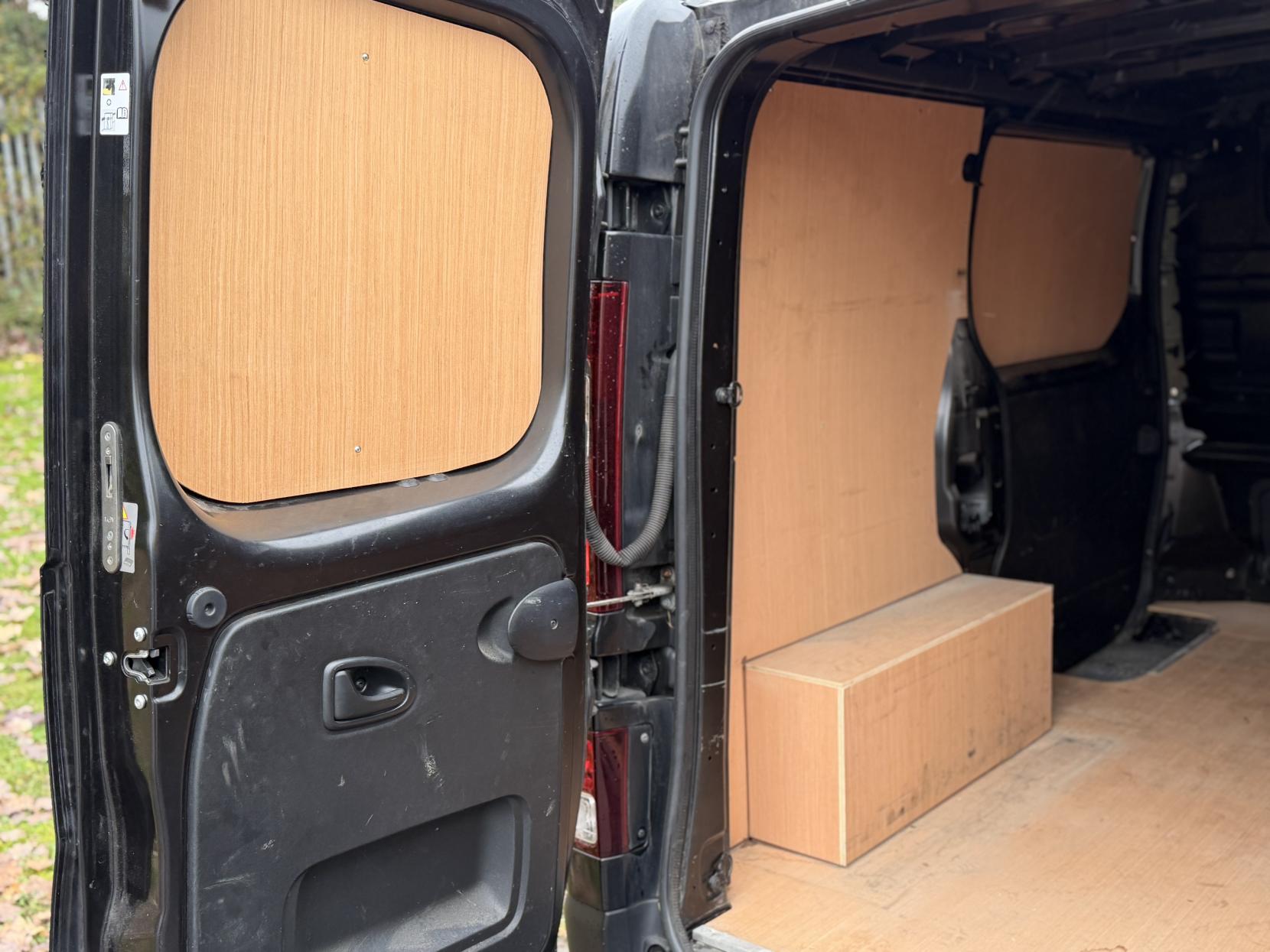 Renault Trafic 2.0 dCi ENERGY 28 Sport Panel Van 5dr Diesel EDC SWB Standard Roof Euro 6 (s/s) (145 ps)