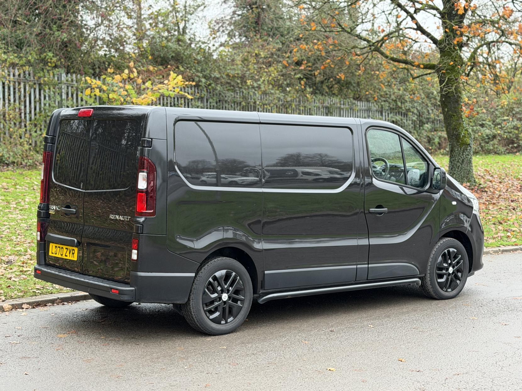 Renault Trafic 2.0 dCi ENERGY 28 Sport Panel Van 5dr Diesel EDC SWB Standard Roof Euro 6 (s/s) (145 ps)