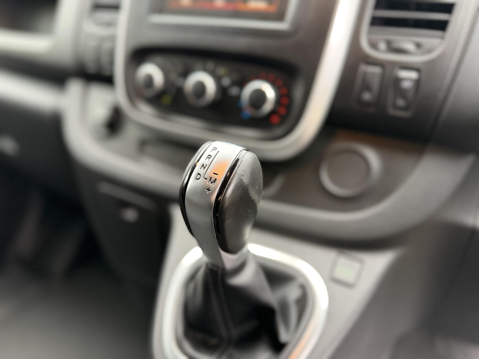 Renault Trafic 2.0 dCi ENERGY 28 Sport Panel Van 5dr Diesel EDC SWB Standard Roof Euro 6 (s/s) (145 ps)