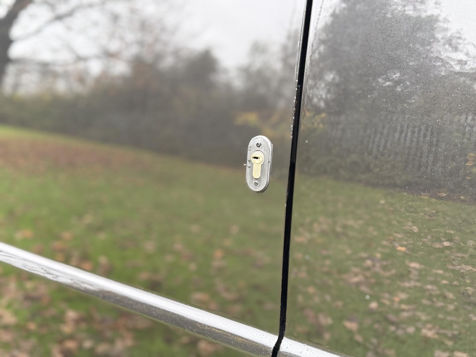 Renault Trafic 2.0 dCi ENERGY 28 Sport Panel Van 5dr Diesel EDC SWB Standard Roof Euro 6 (s/s) (145 ps)