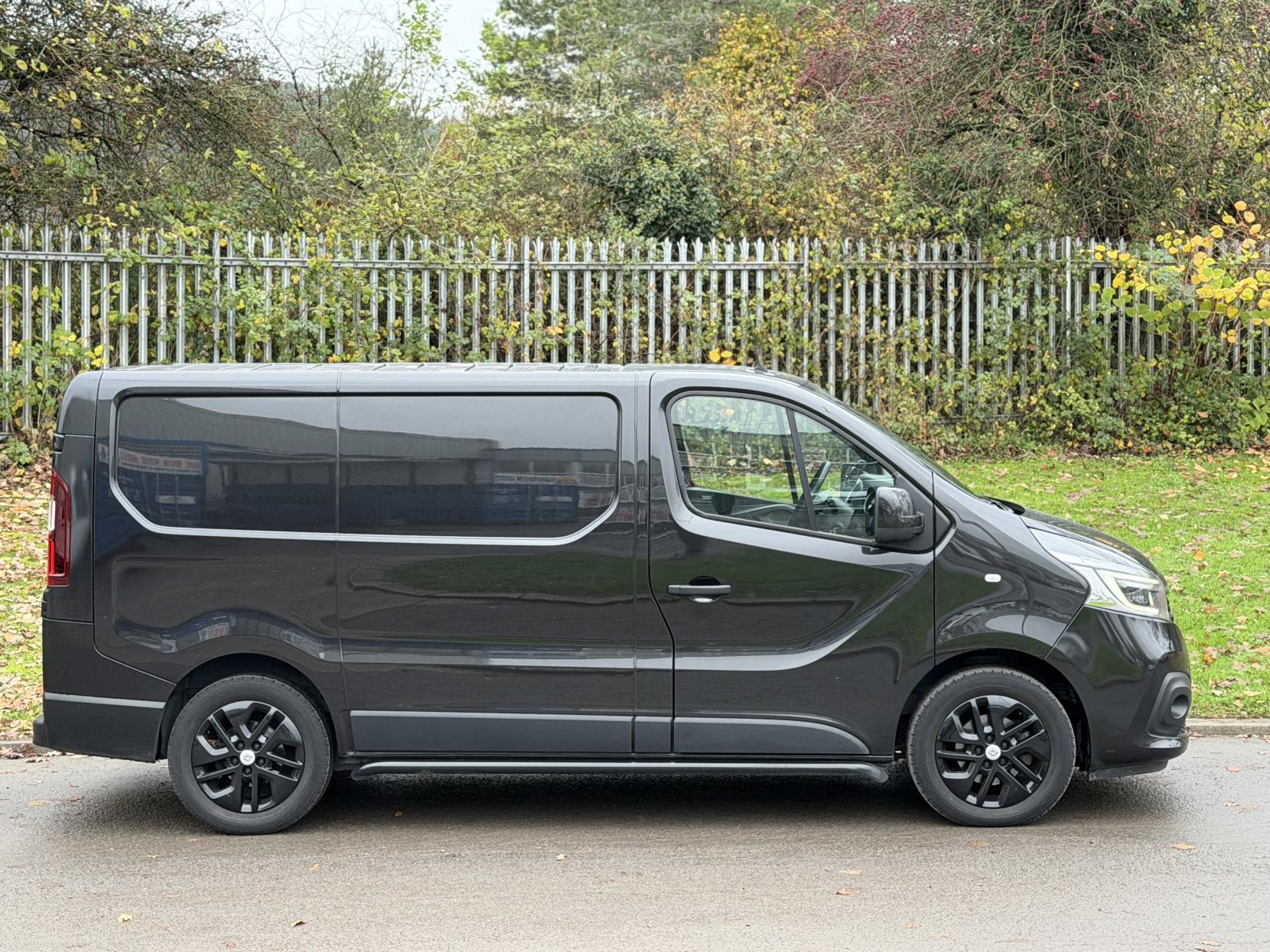 Renault Trafic 2.0 dCi ENERGY 28 Sport Panel Van 5dr Diesel EDC SWB Standard Roof Euro 6 (s/s) (145 ps)