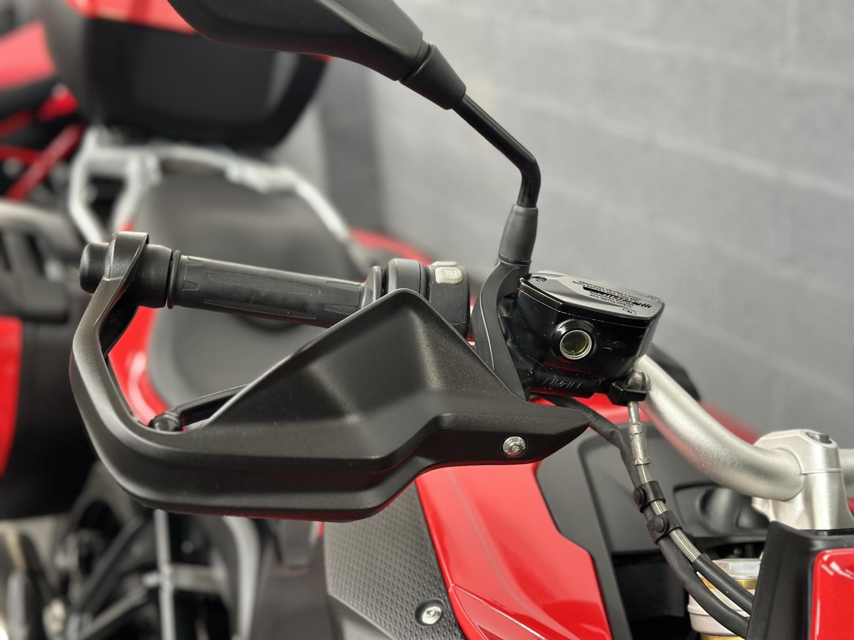 BMW S 1000 XR 1000 Sports Tourer Petrol Manual (164 ps)