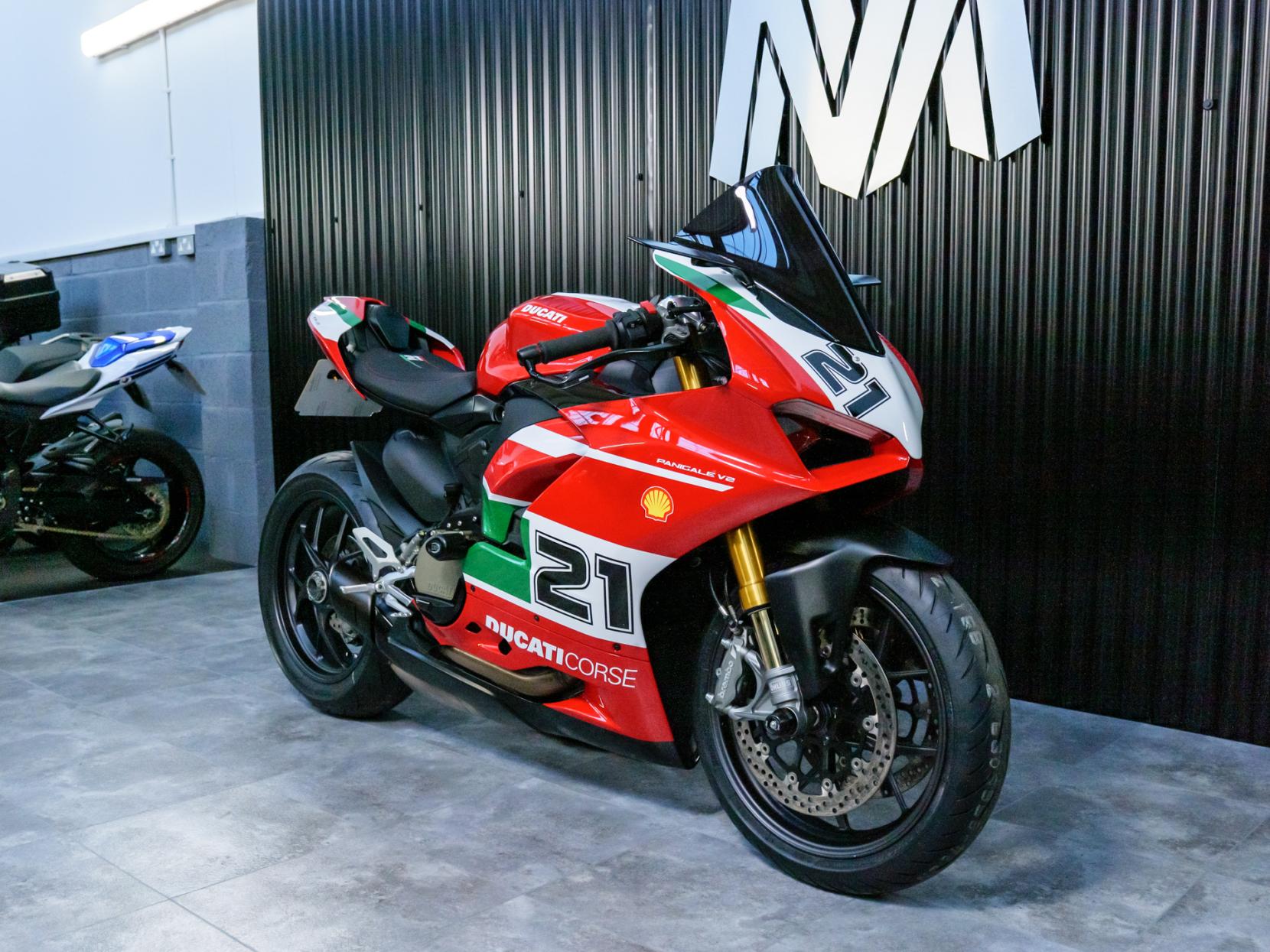 Ducati Panigale V2 955 Super Sports Petrol Manual Euro 5 (155 ps)