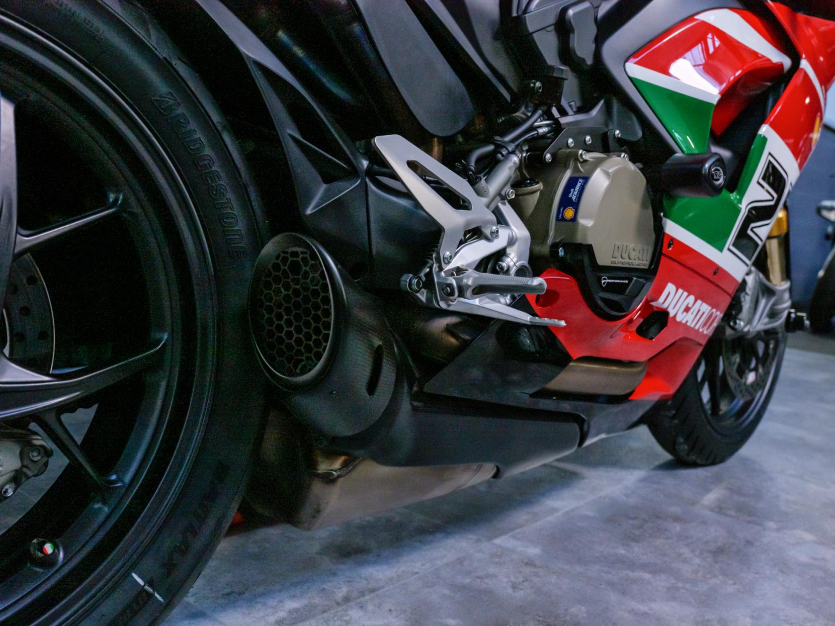 Ducati Panigale V2 955 Super Sports Petrol Manual Euro 5 (155 ps)