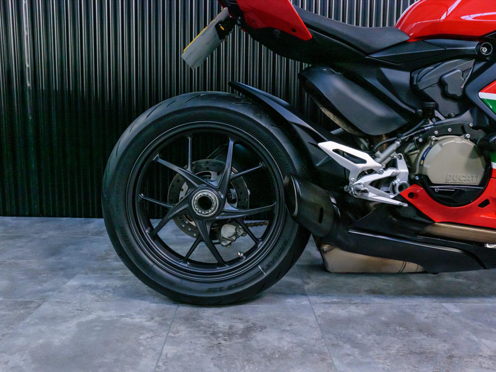 Ducati Panigale V2 955 Super Sports Petrol Manual Euro 5 (155 ps)