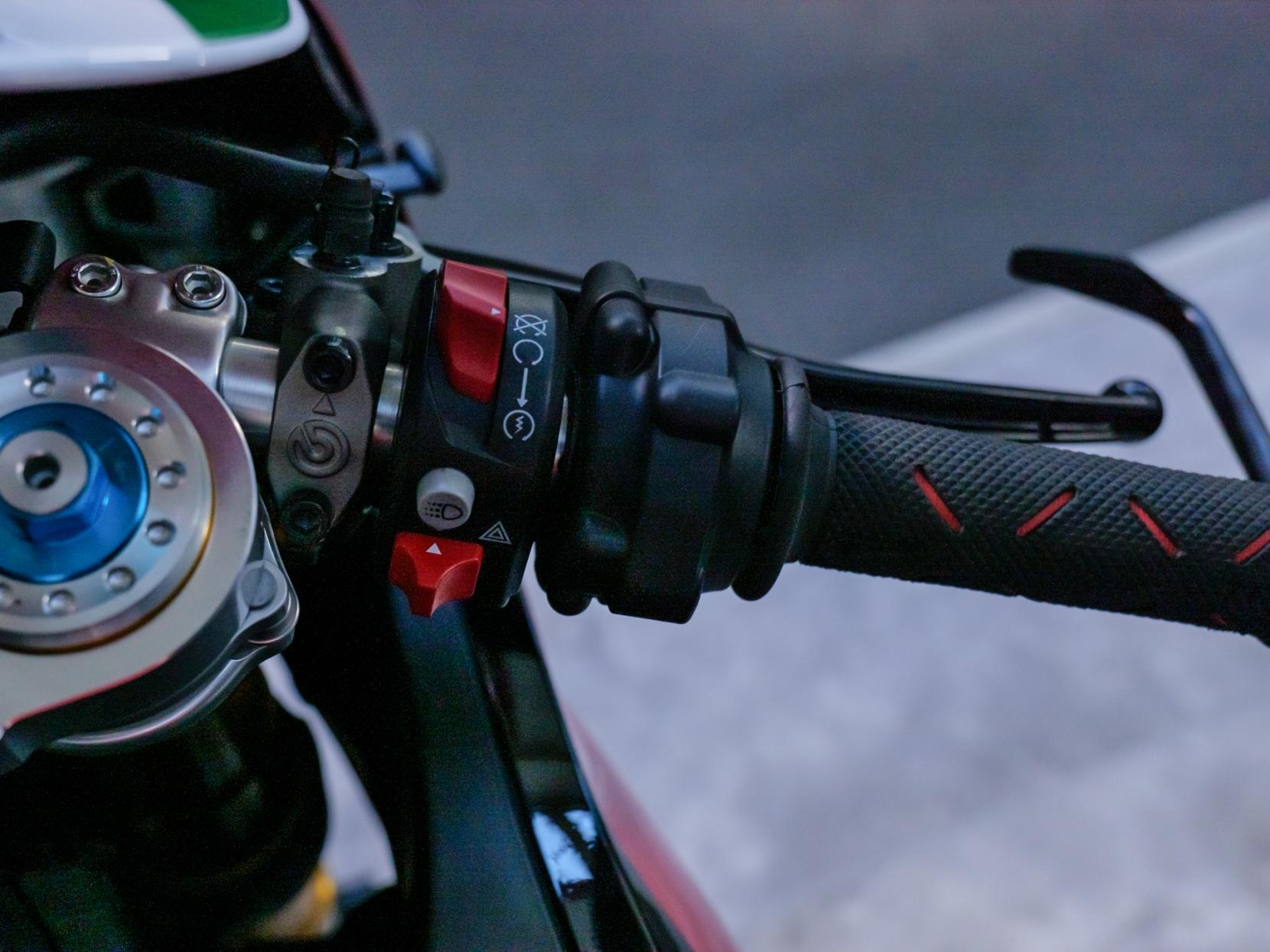 Ducati Panigale V2 955 Super Sports Petrol Manual Euro 5 (155 ps)