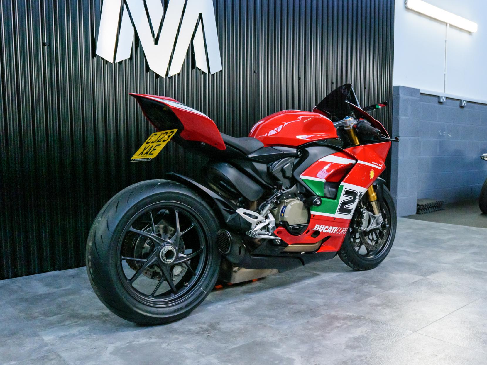 Ducati Panigale V2 955 Super Sports Petrol Manual Euro 5 (155 ps)