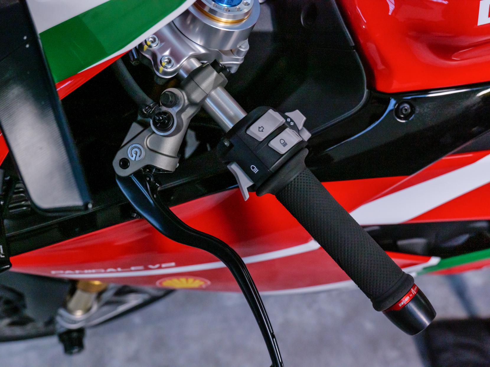 Ducati Panigale V2 955 Super Sports Petrol Manual Euro 5 (155 ps)