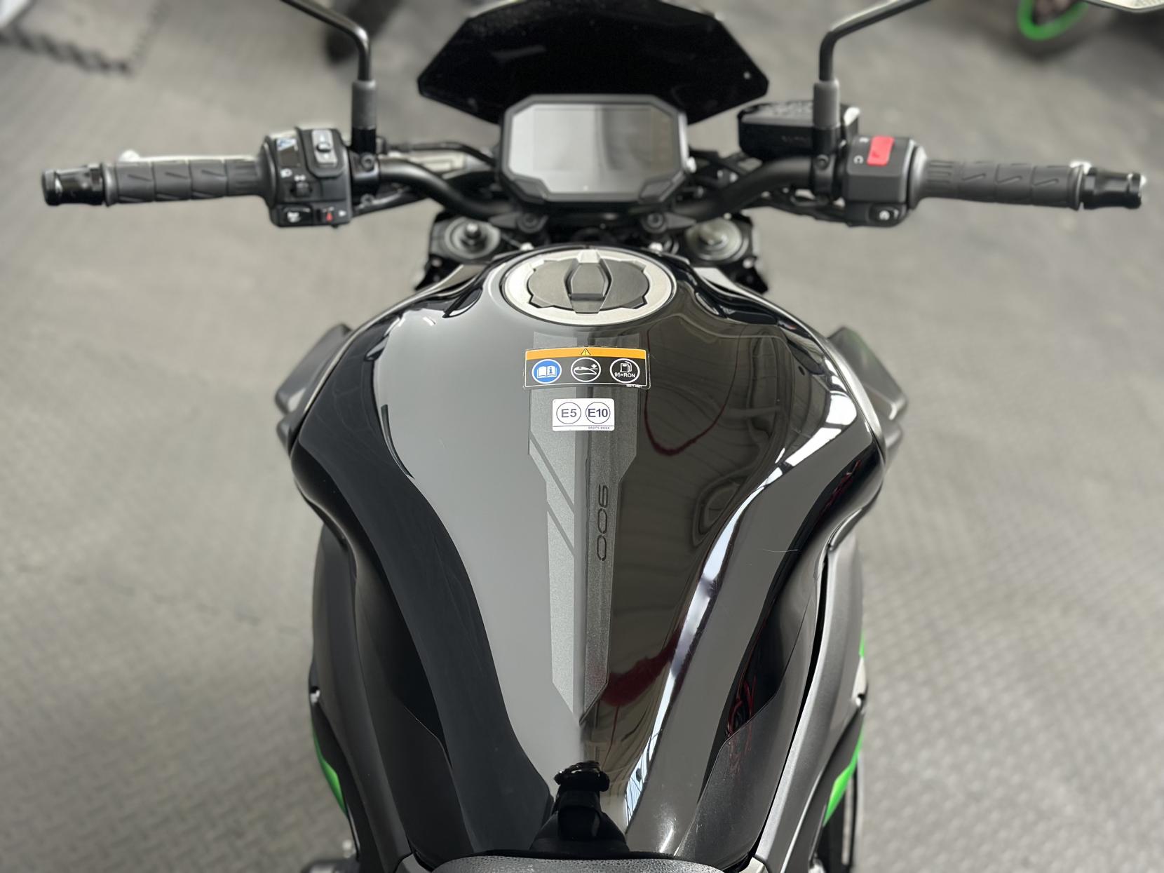 Kawasaki Z900 900 Supernaked Petrol Manual Euro 5 (125 ps)