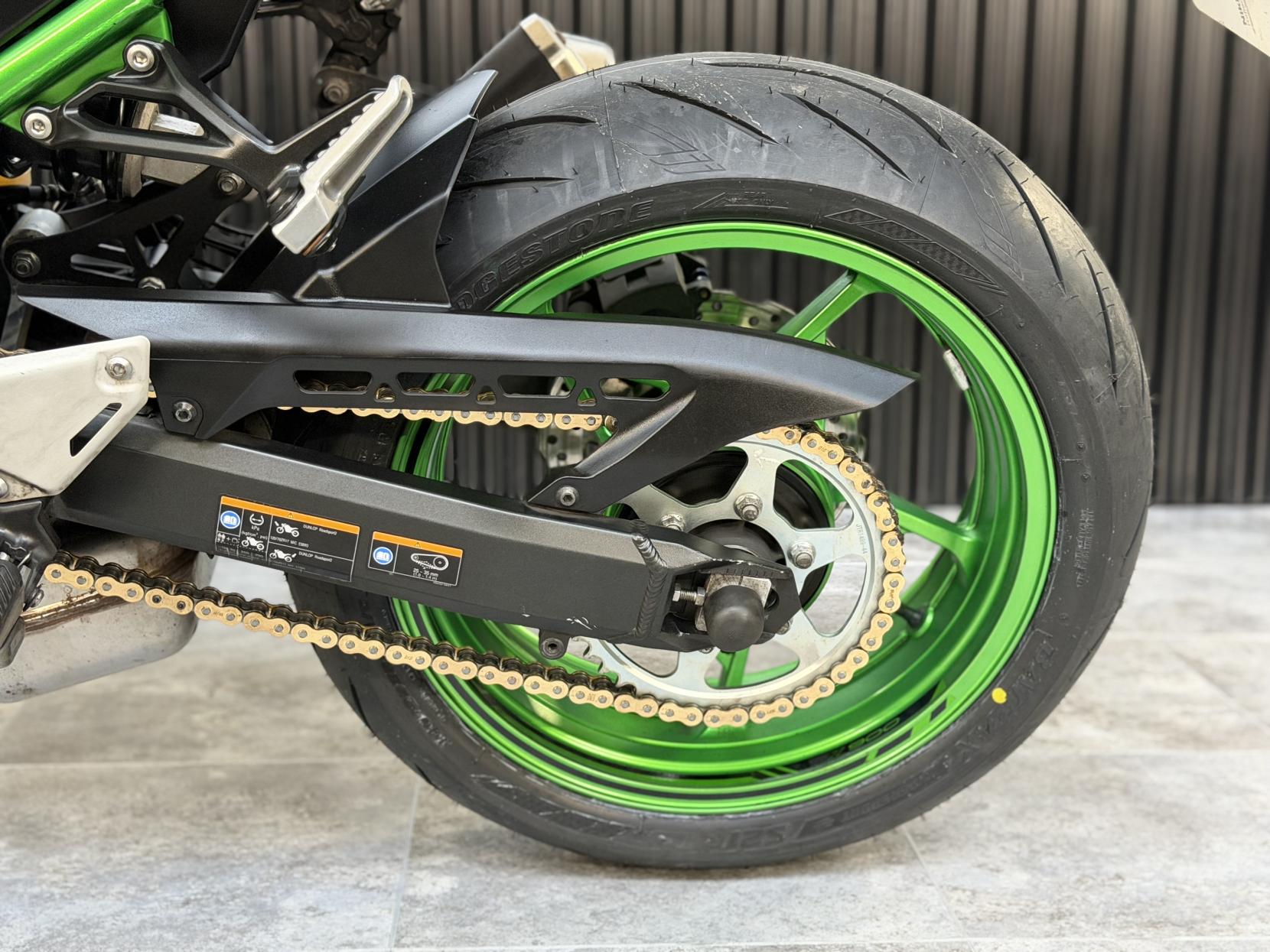 Kawasaki Z900 900 Supernaked Petrol Manual Euro 5 (125 ps)