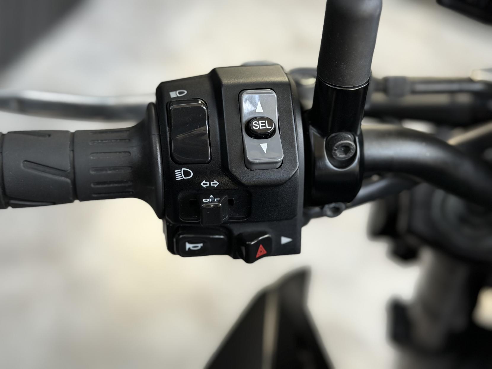 Kawasaki Z900 900 Supernaked Petrol Manual Euro 5 (125 ps)