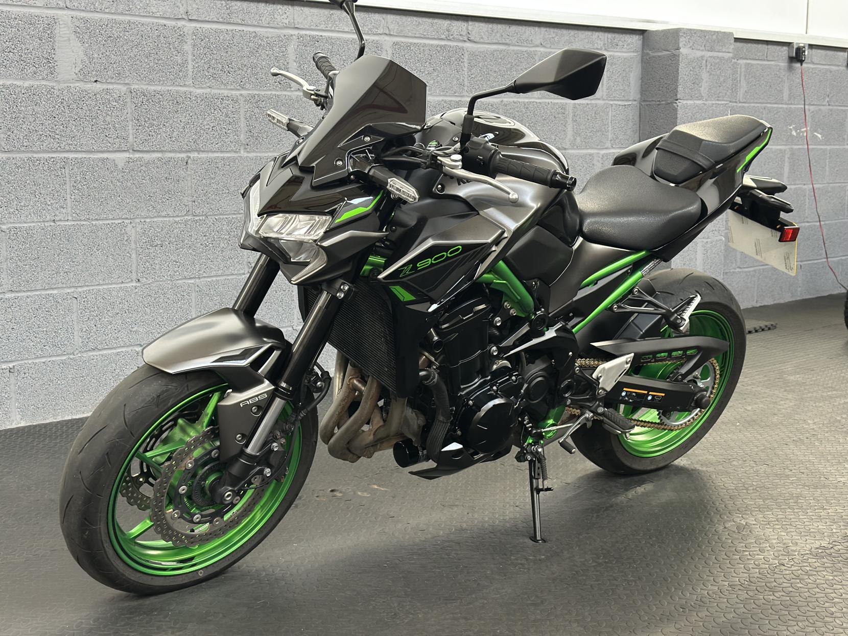 Kawasaki Z900 900 Supernaked Petrol Manual Euro 5 (125 ps)