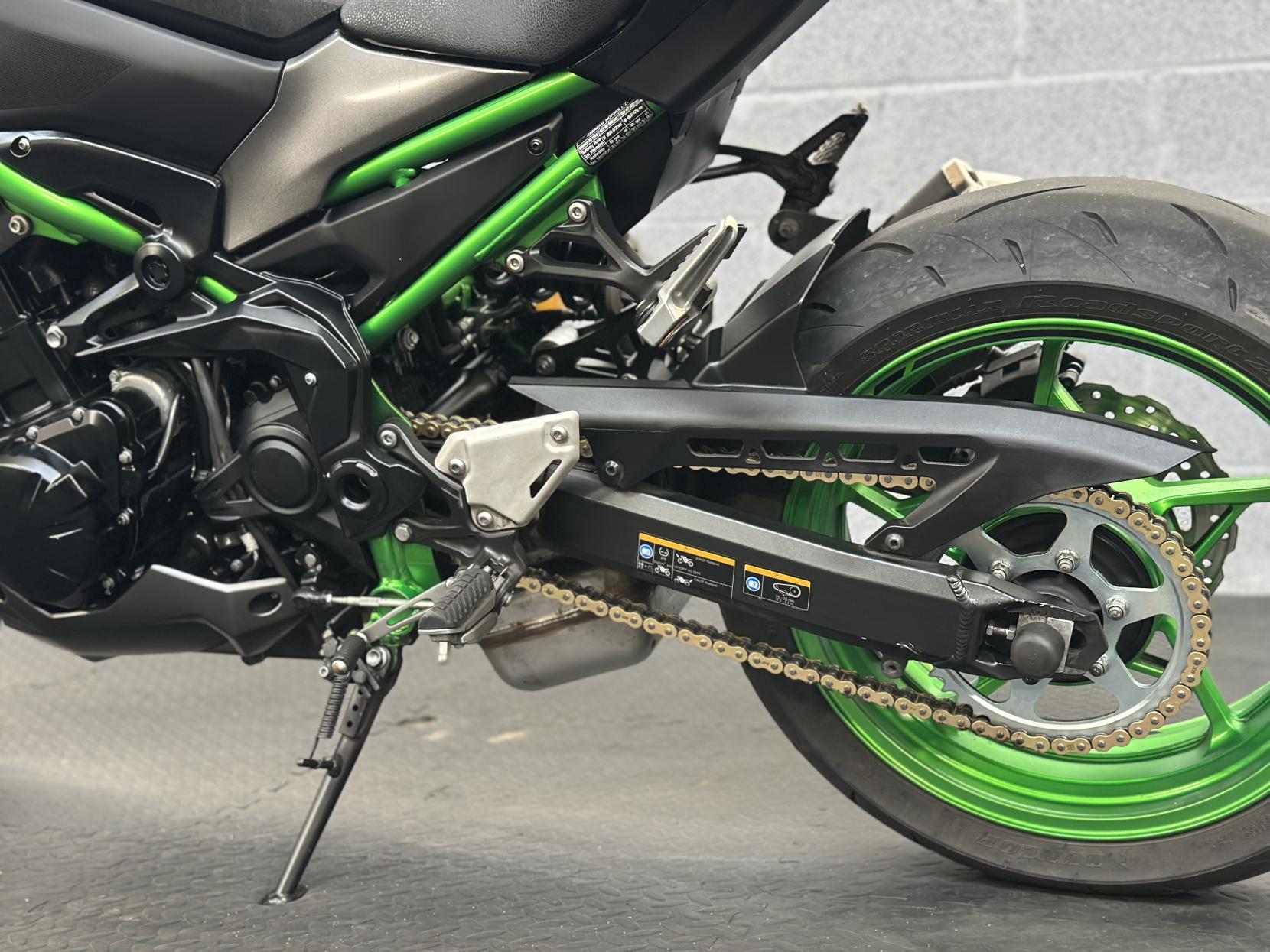 Kawasaki Z900 900 Supernaked Petrol Manual Euro 5 (125 ps)