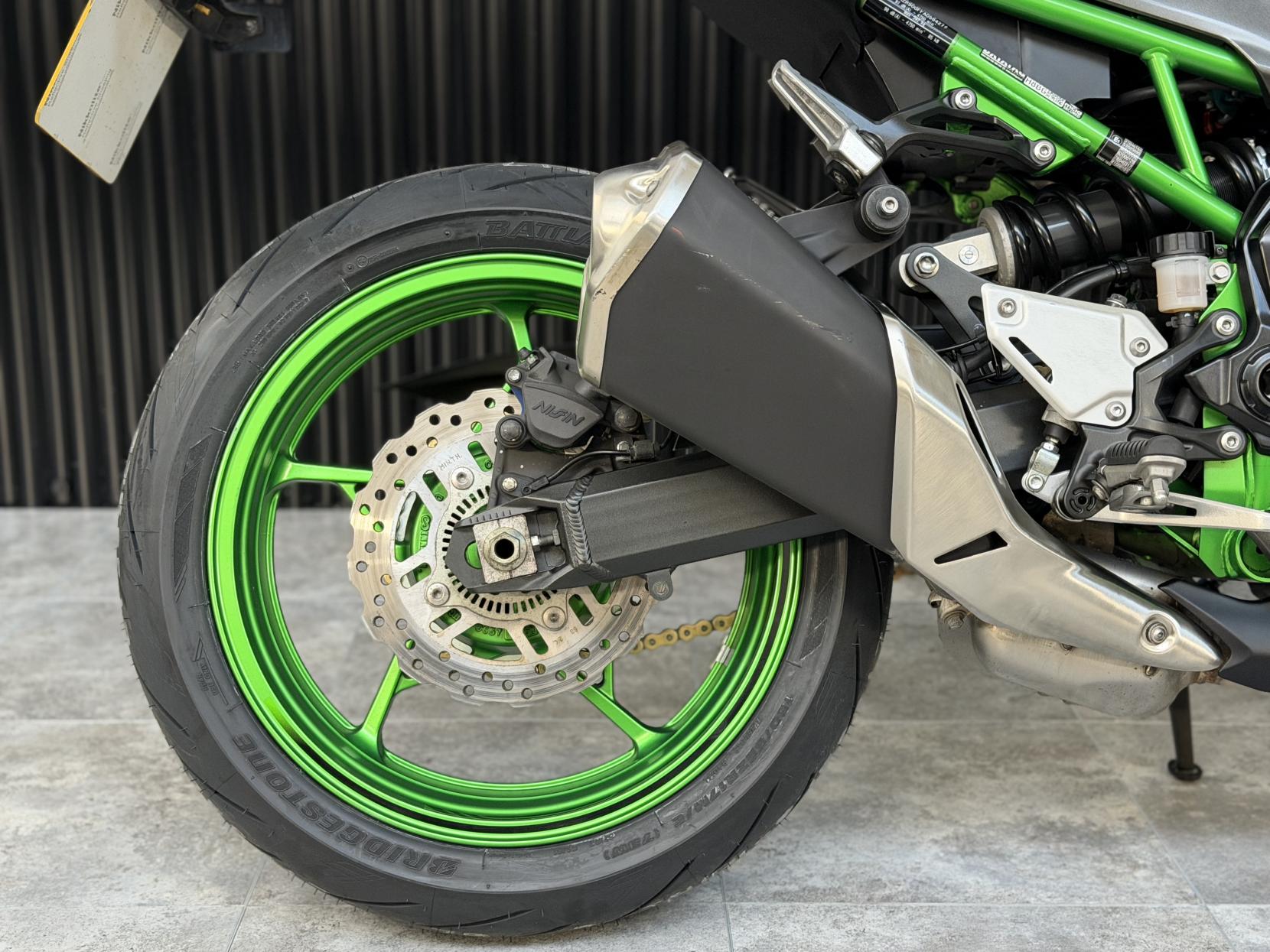 Kawasaki Z900 900 Supernaked Petrol Manual Euro 5 (125 ps)