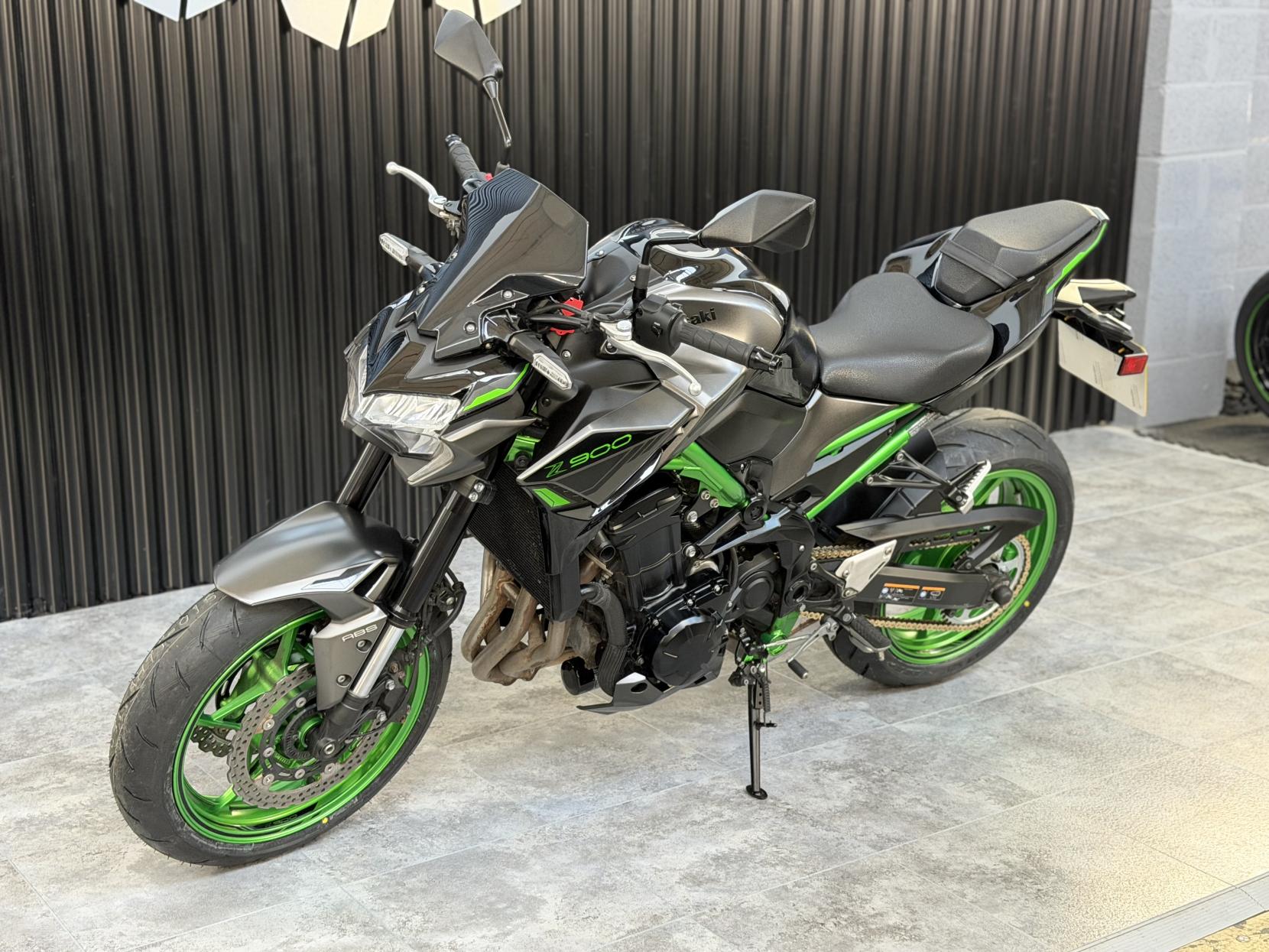 Kawasaki Z900 900 Supernaked Petrol Manual Euro 5 (125 ps)