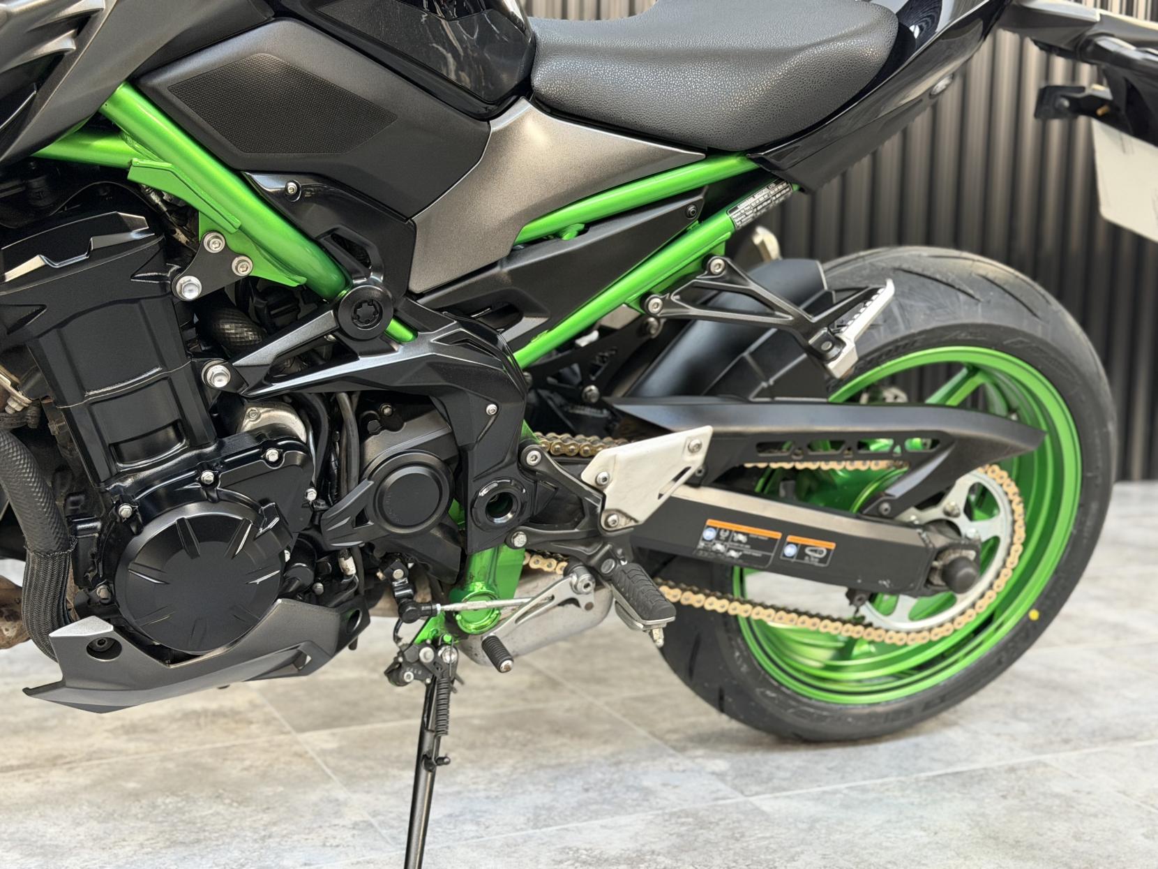 Kawasaki Z900 900 Supernaked Petrol Manual Euro 5 (125 ps)