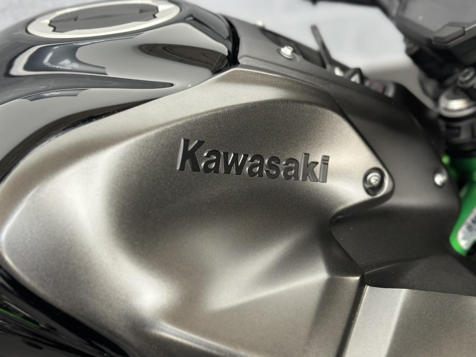 Kawasaki Z900 900 Supernaked Petrol Manual Euro 5 (125 ps)