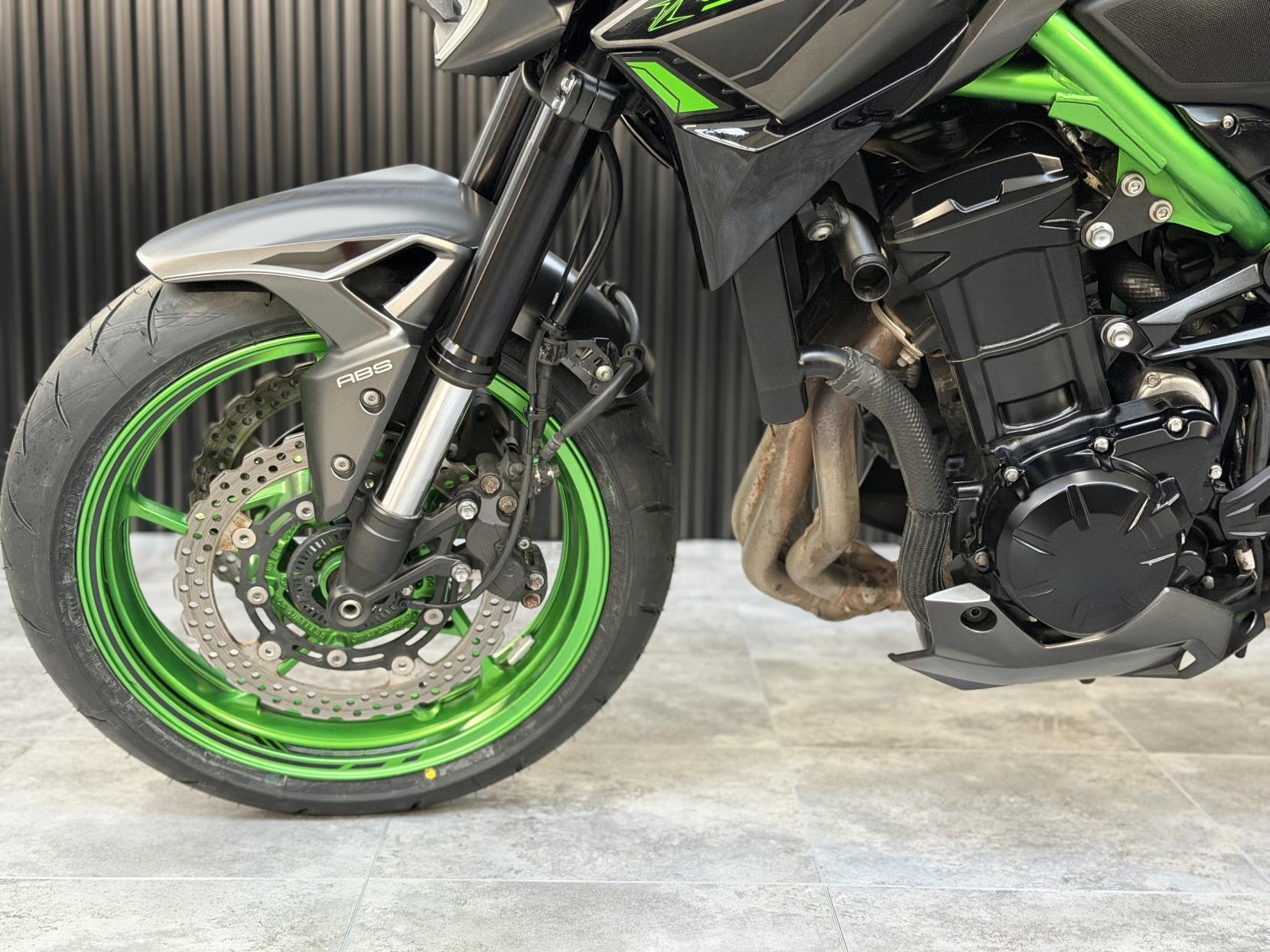 Kawasaki Z900 900 Supernaked Petrol Manual Euro 5 (125 ps)