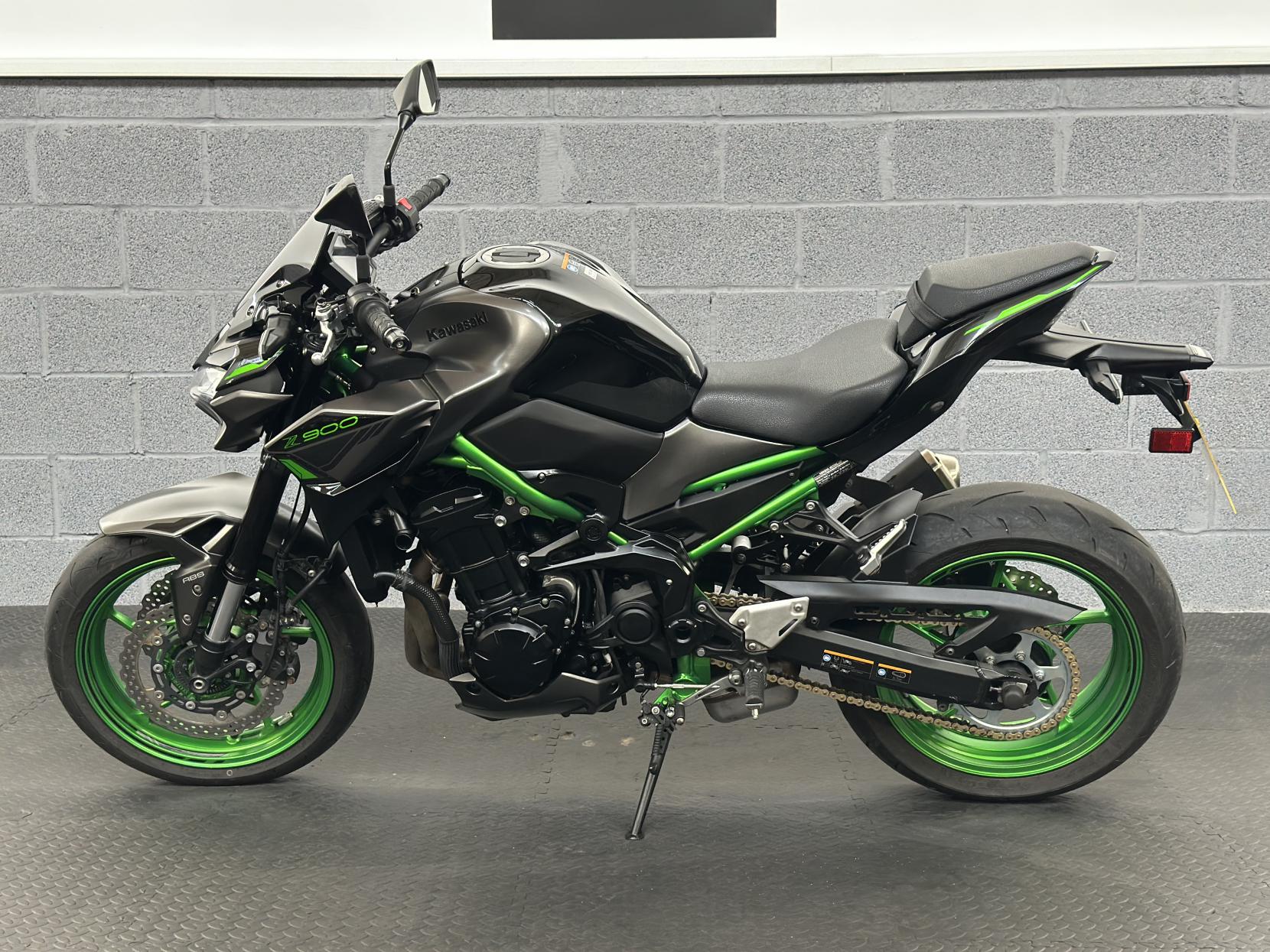 Kawasaki Z900 900 Supernaked Petrol Manual Euro 5 (125 ps)