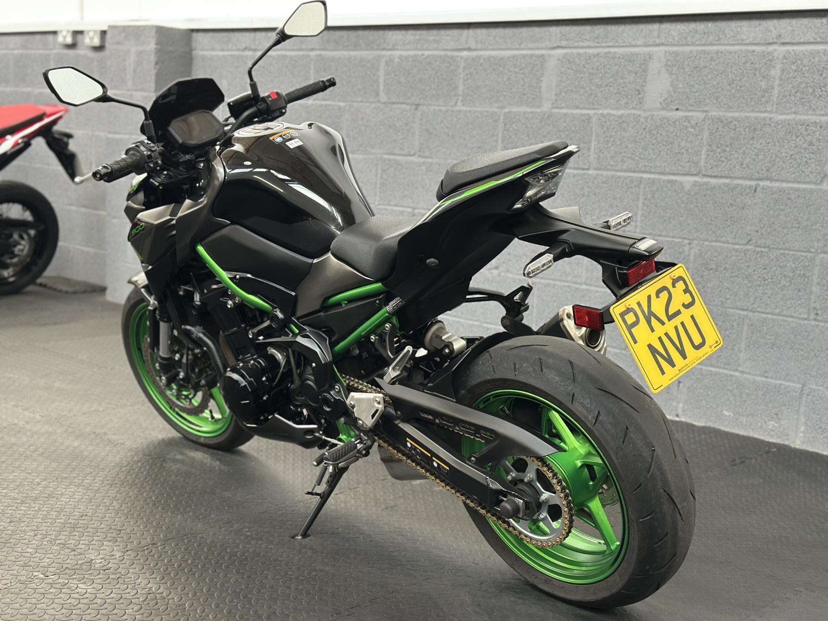 Kawasaki Z900 900 Supernaked Petrol Manual Euro 5 (125 ps)