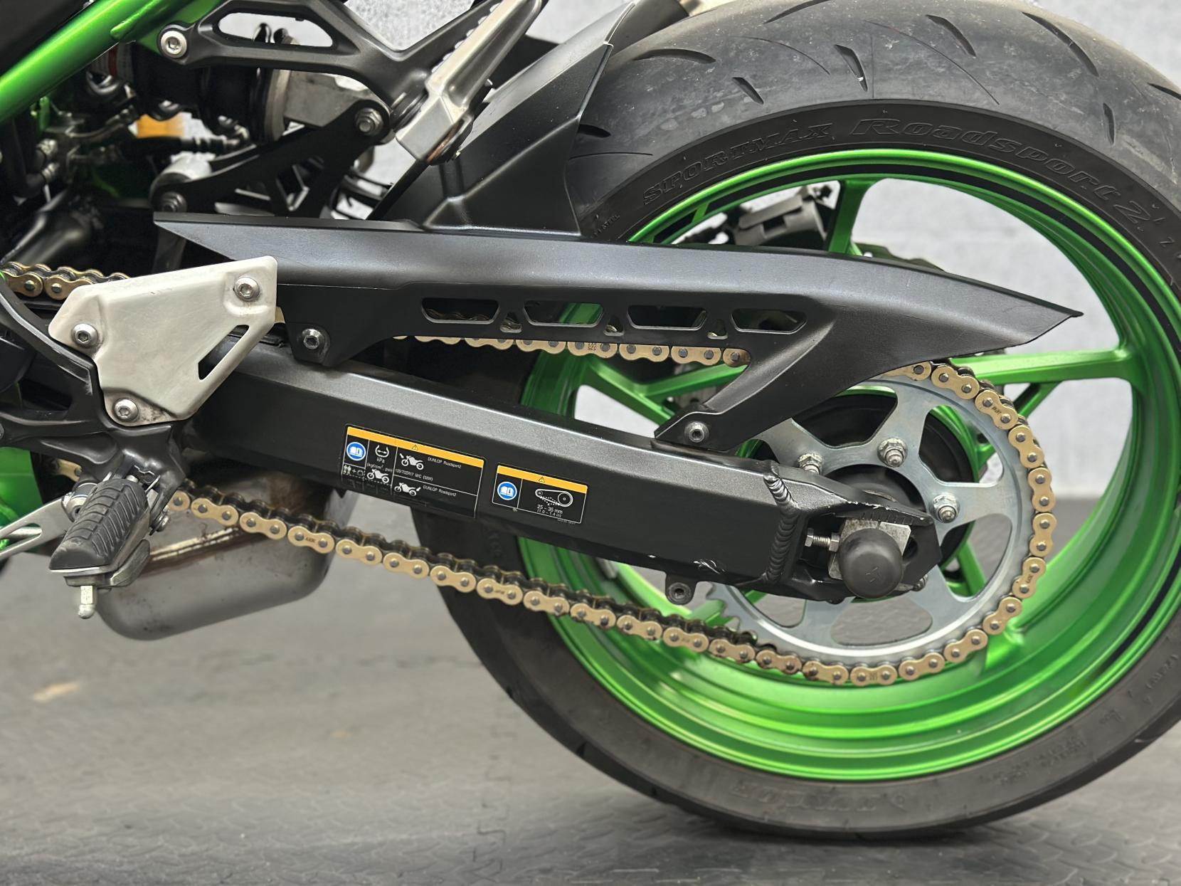 Kawasaki Z900 900 Supernaked Petrol Manual Euro 5 (125 ps)