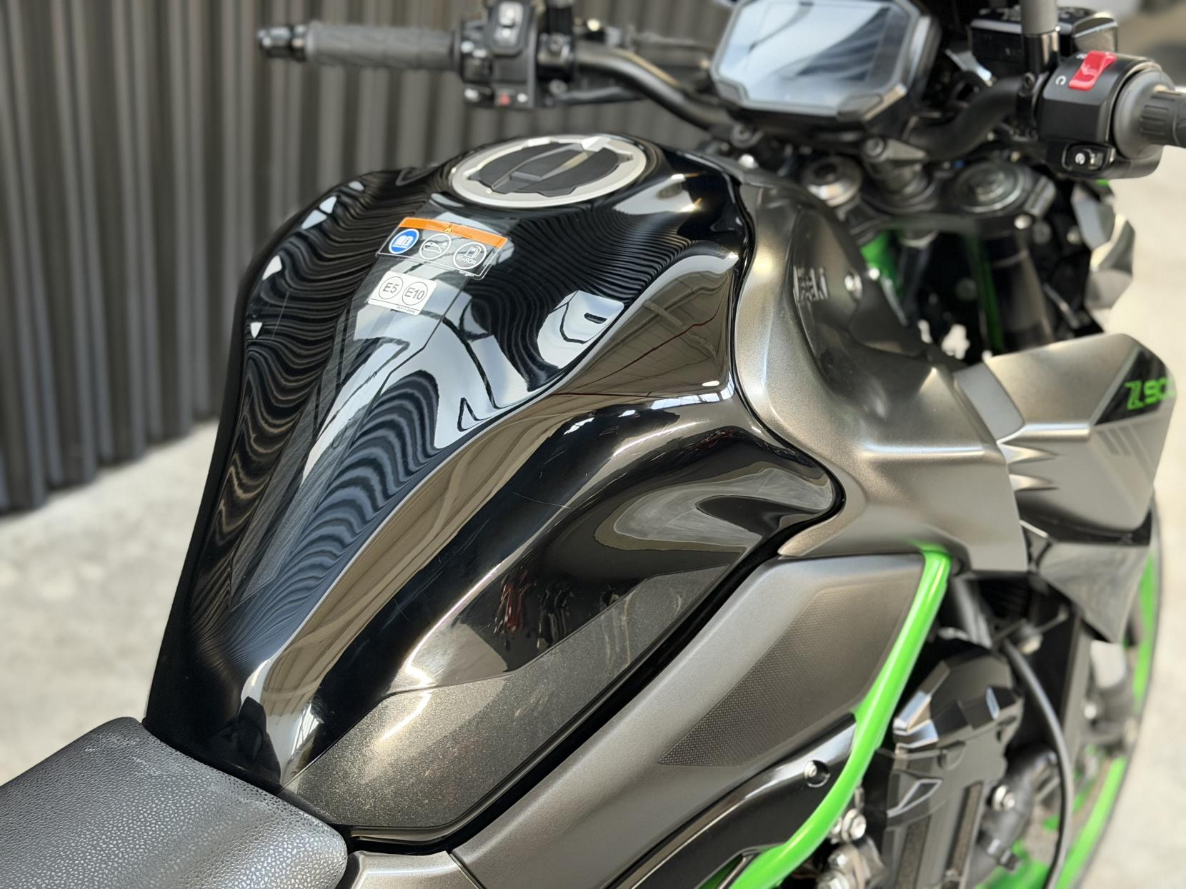 Kawasaki Z900 900 Supernaked Petrol Manual Euro 5 (125 ps)