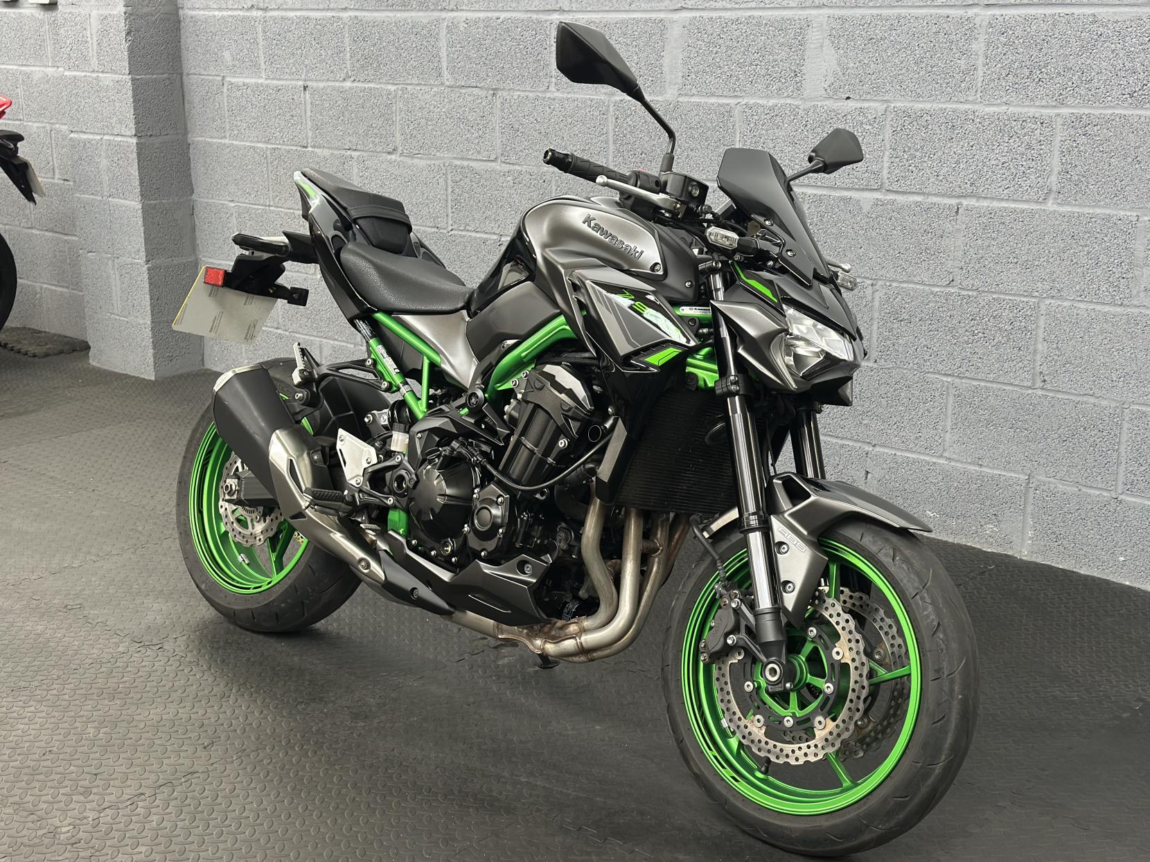 Kawasaki Z900 900 Supernaked Petrol Manual Euro 5 (125 ps)