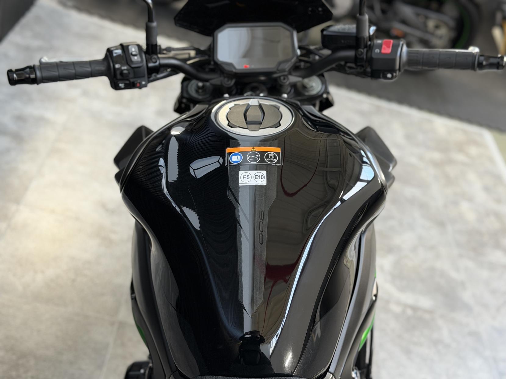 Kawasaki Z900 900 Supernaked Petrol Manual Euro 5 (125 ps)