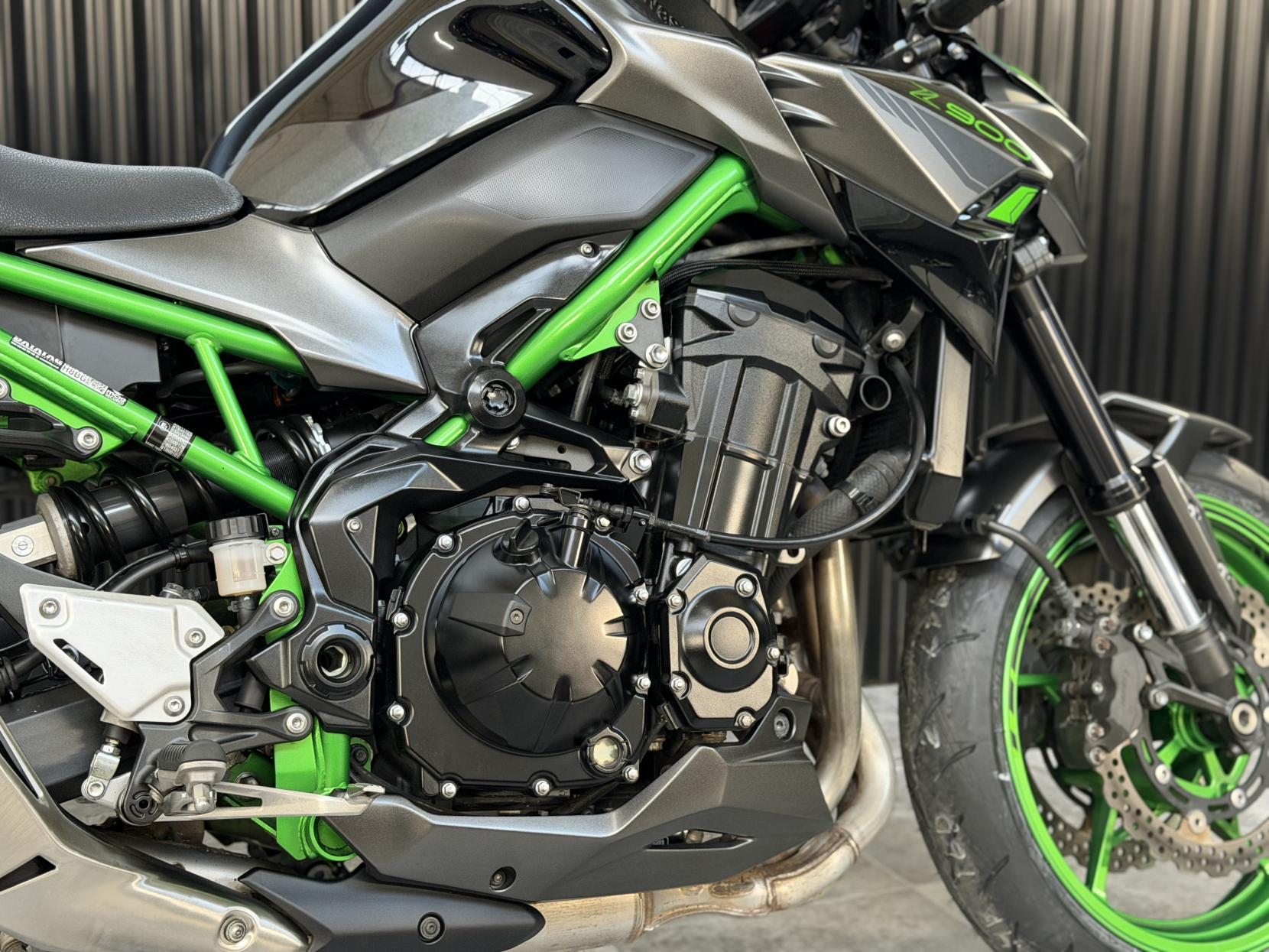 Kawasaki Z900 900 Supernaked Petrol Manual Euro 5 (125 ps)