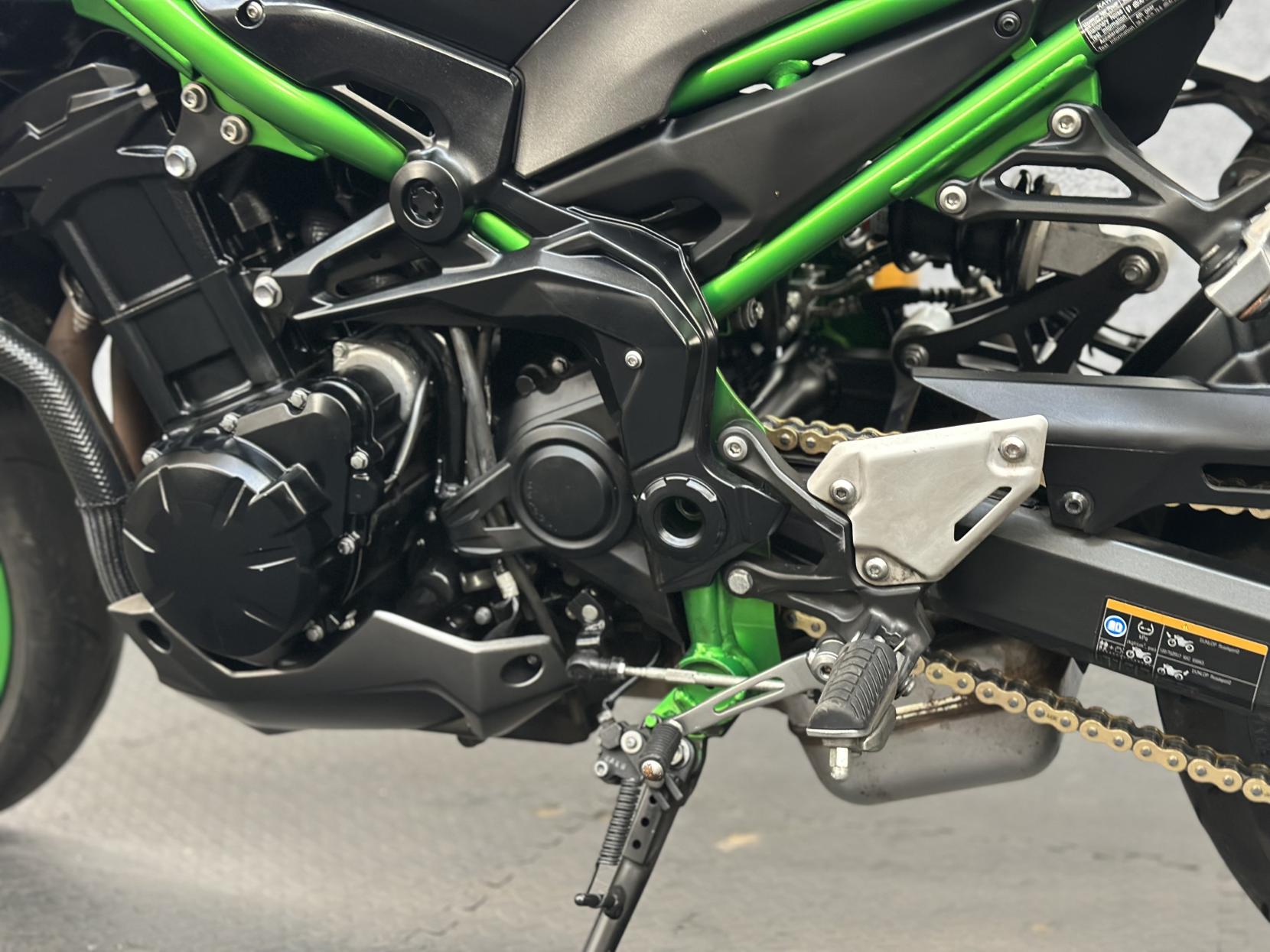 Kawasaki Z900 900 Supernaked Petrol Manual Euro 5 (125 ps)