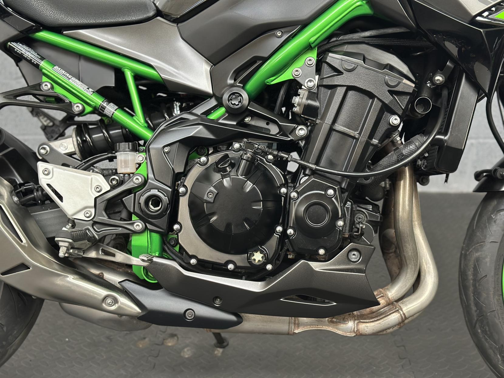 Kawasaki Z900 900 Supernaked Petrol Manual Euro 5 (125 ps)